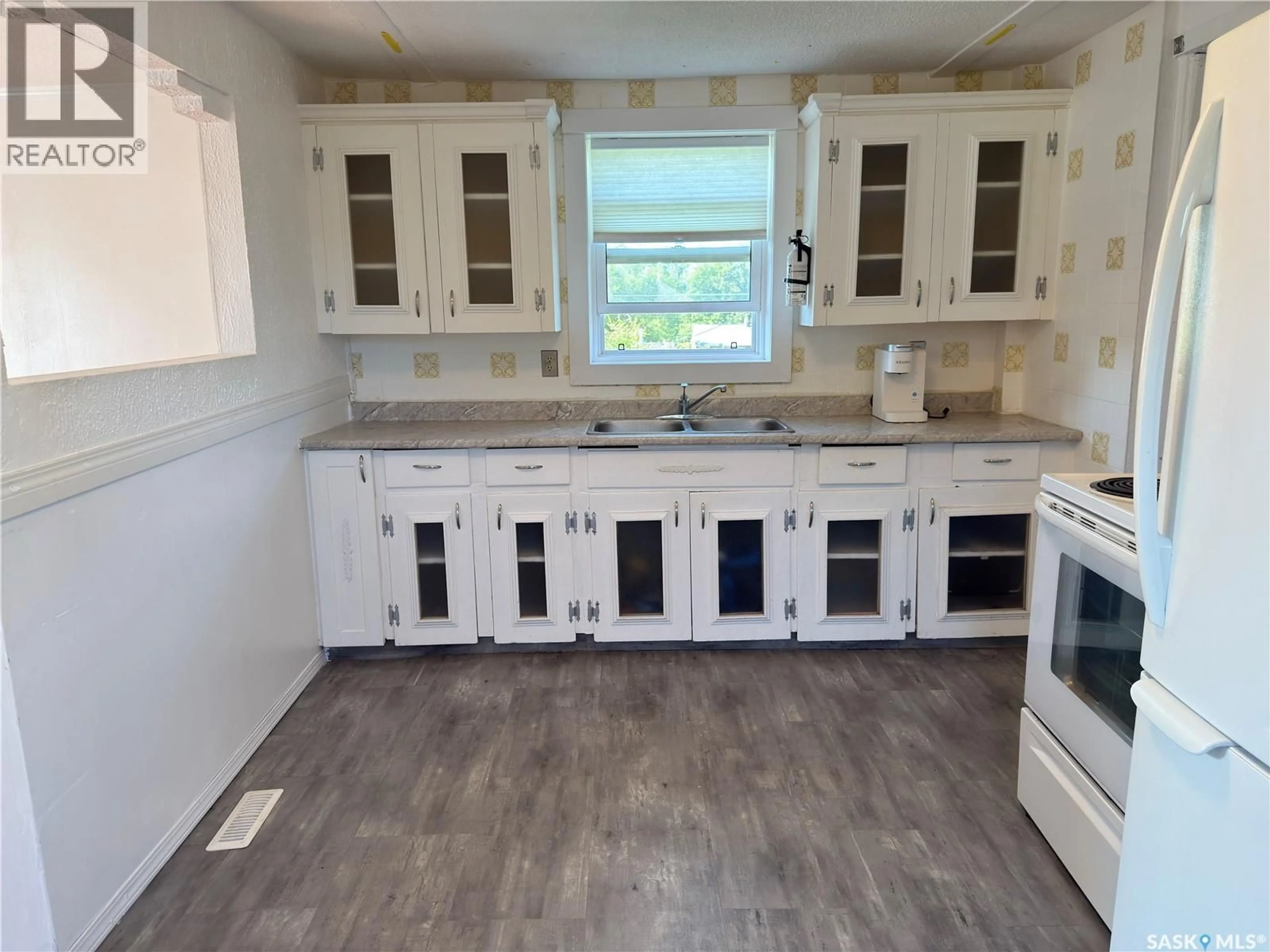Standard kitchen, unknown for 1782 14TH STREET, Prince Albert Saskatchewan S6V3N8