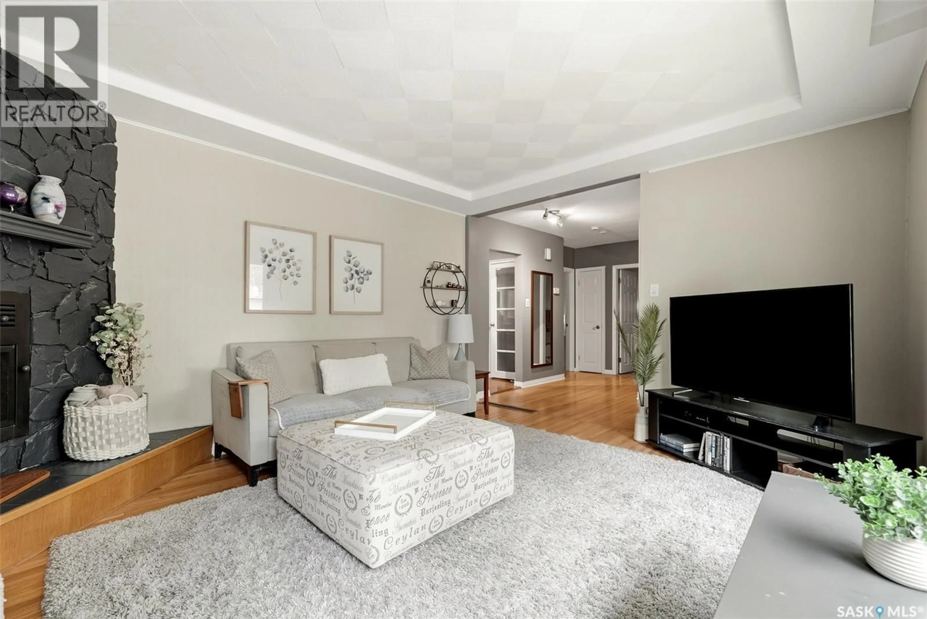Living room with furniture, unknown for 408 MULLIN AVENUE, Regina Saskatchewan S4N1C7