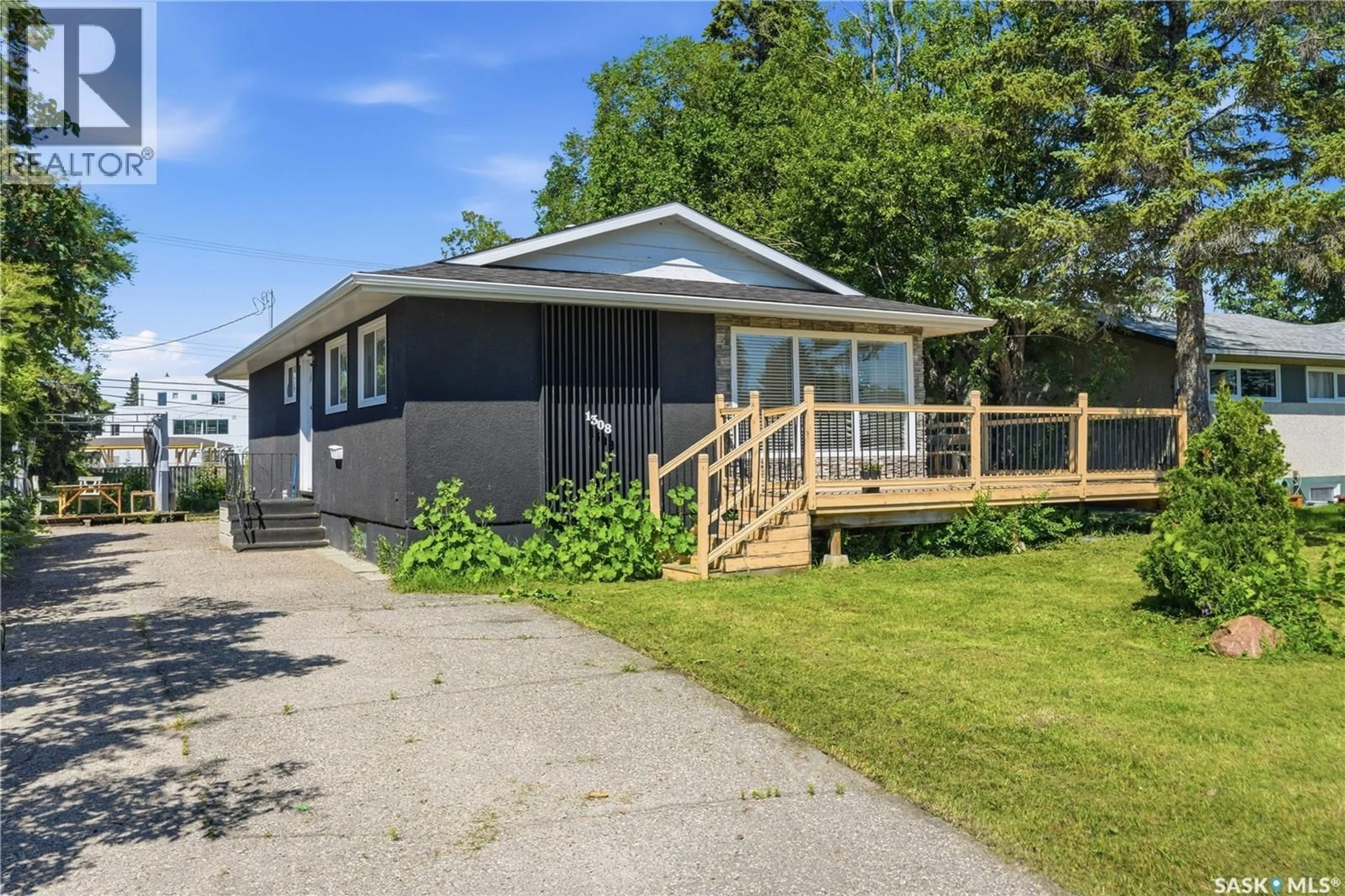 Home with vinyl exterior material, unknown for S - 1308 PRESTON AVENUE, Saskatoon Saskatchewan S7H2V4
