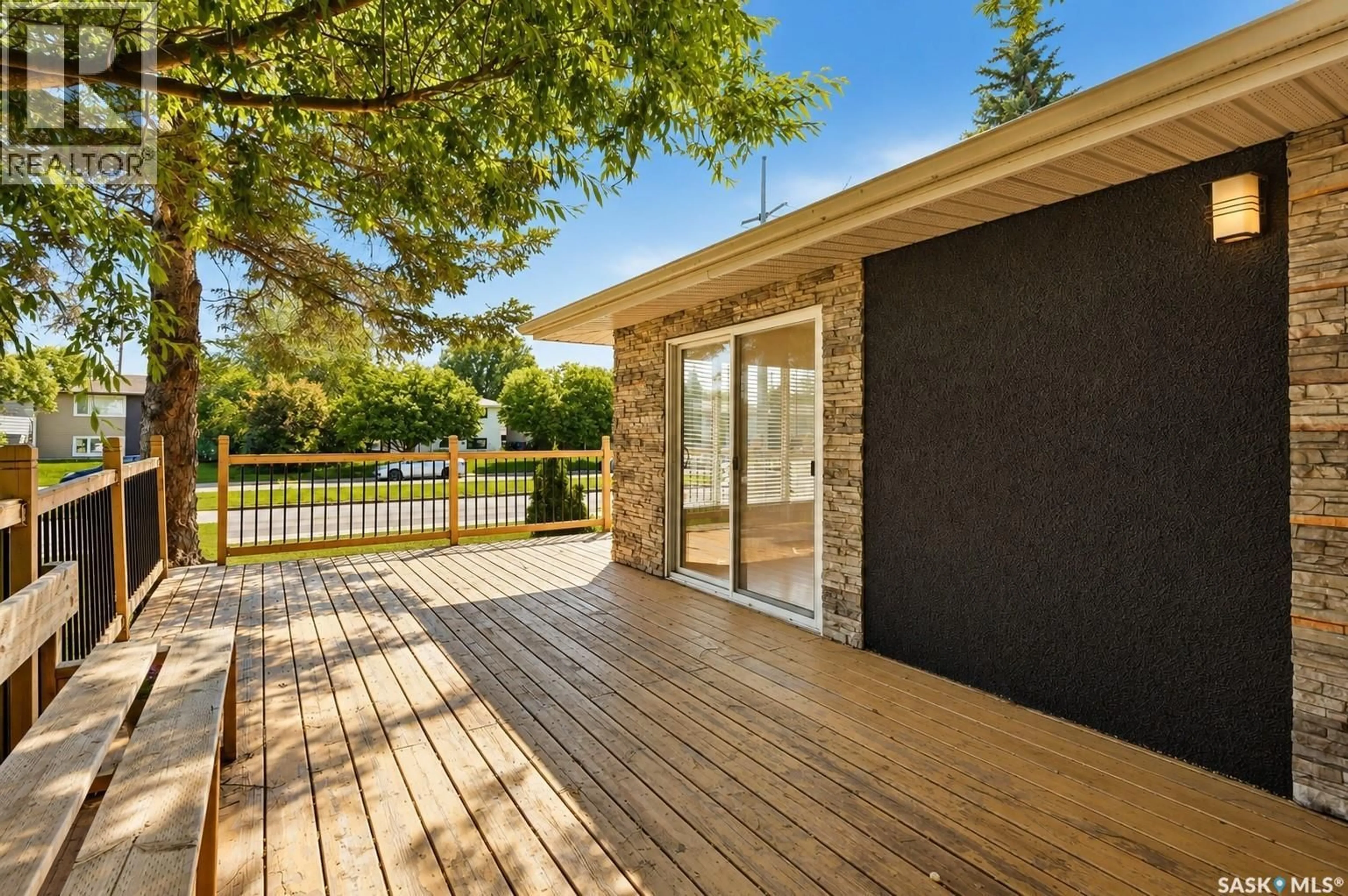 Patio, water/lake/river/ocean view for S - 1308 PRESTON AVENUE, Saskatoon Saskatchewan S7H2V4