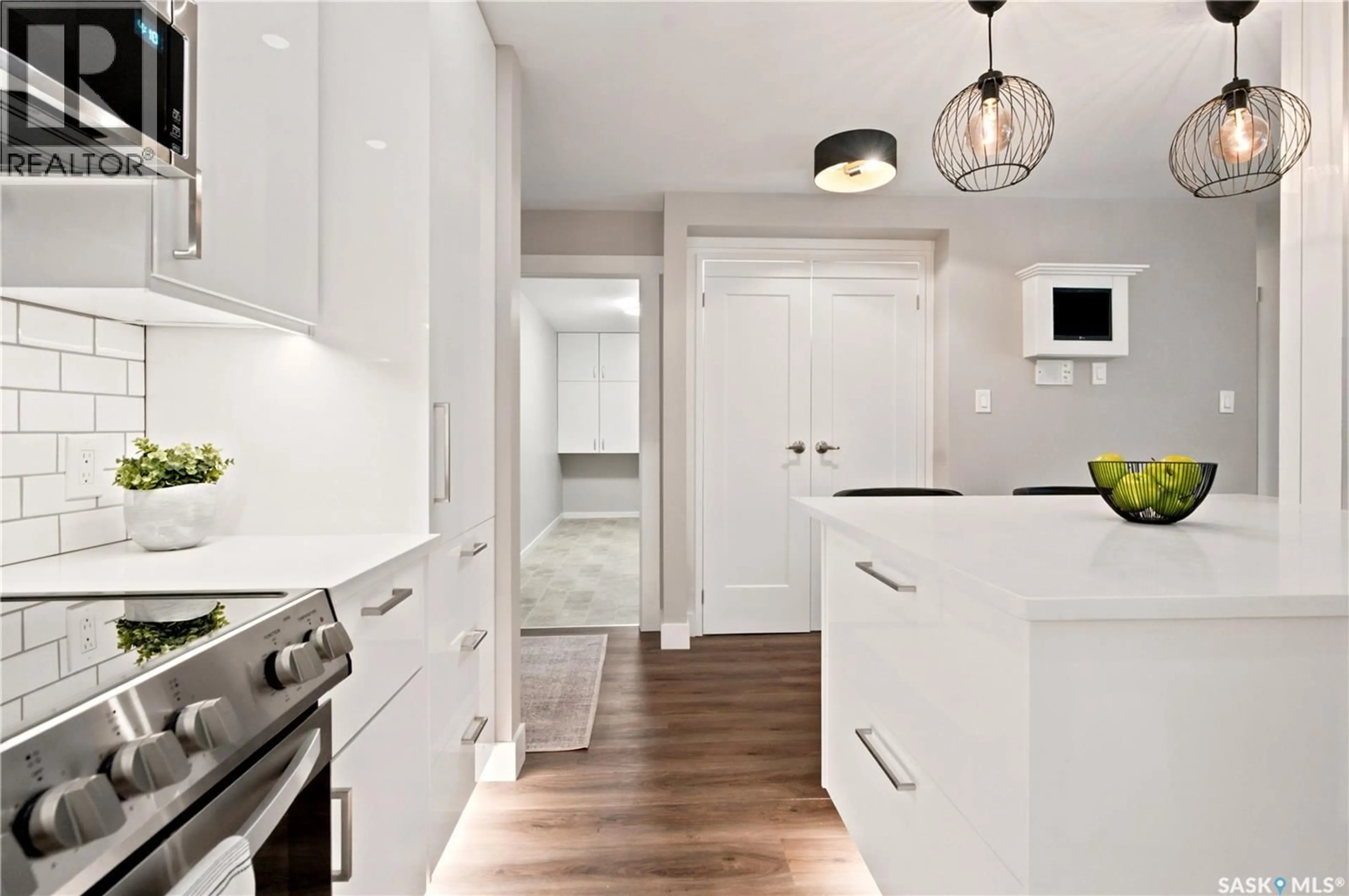 Contemporary kitchen, unknown for 105 - 410 MAIN STREET, Saskatoon Saskatchewan S7N0B8