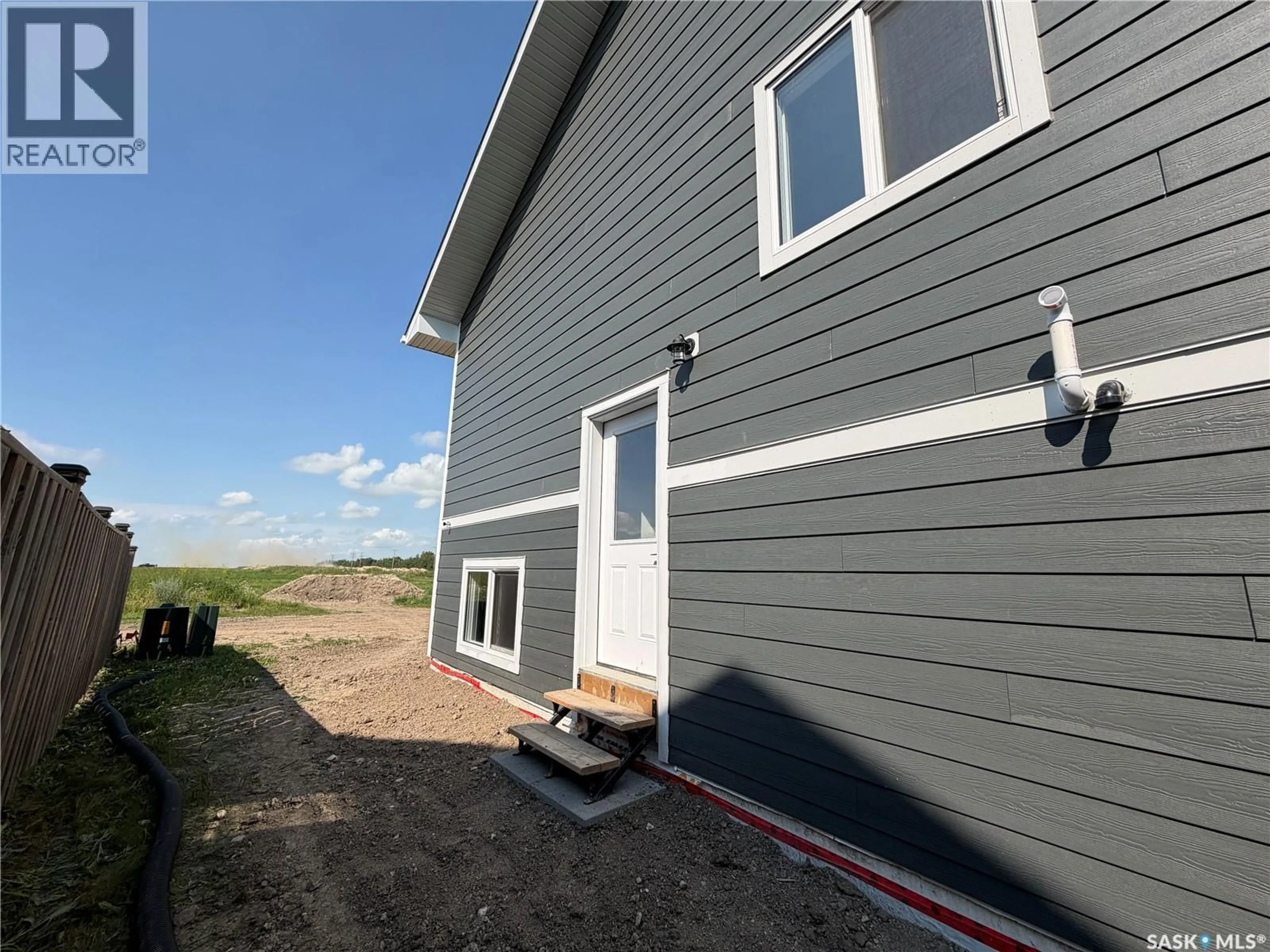 Home with vinyl exterior material, building for 11 ASPEN PLACE, Humboldt Saskatchewan S0K2A0