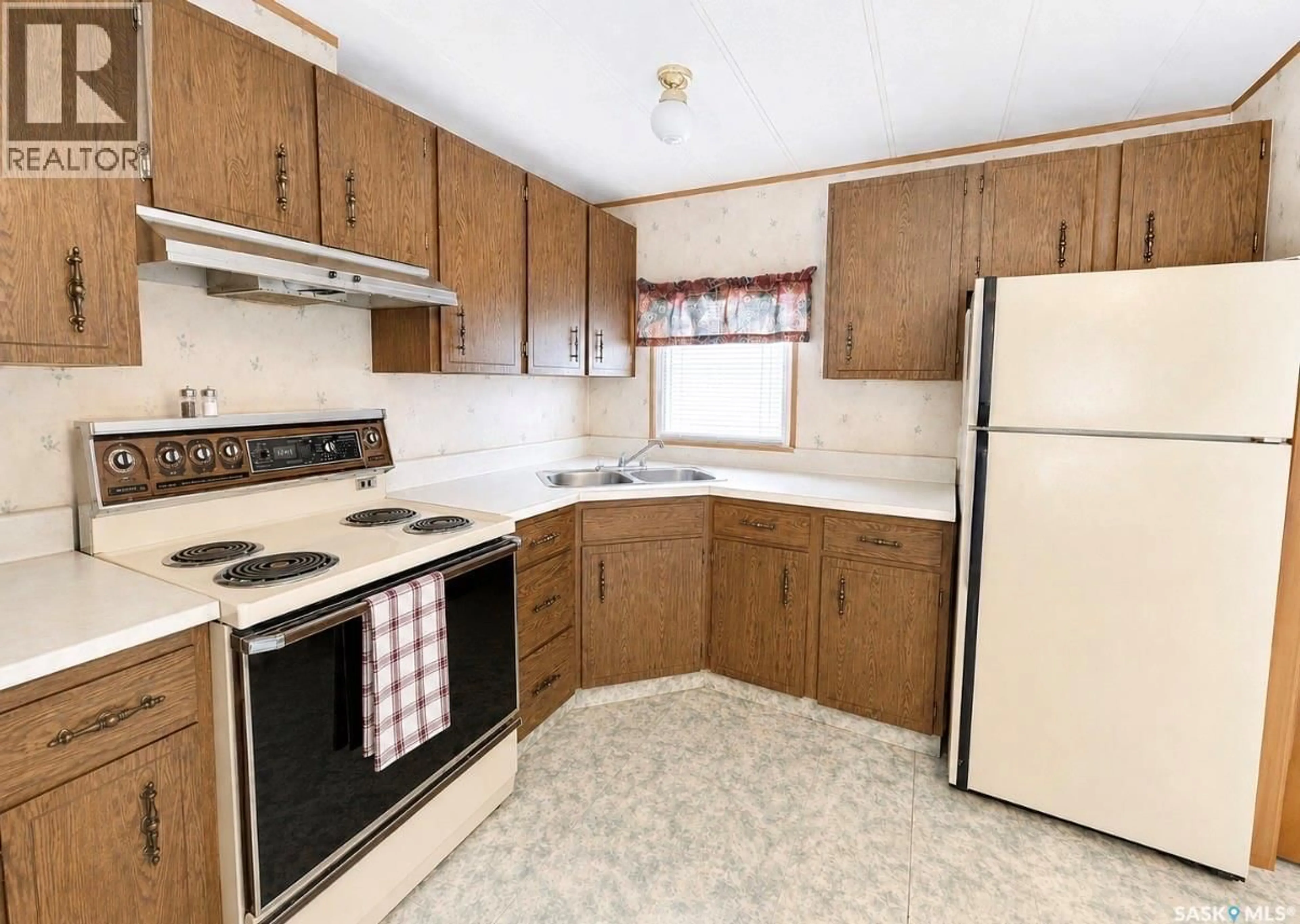 Standard kitchen, unknown for PALLISER LAKEVIEW, Diefenbaker Lake Saskatchewan S0H3P0