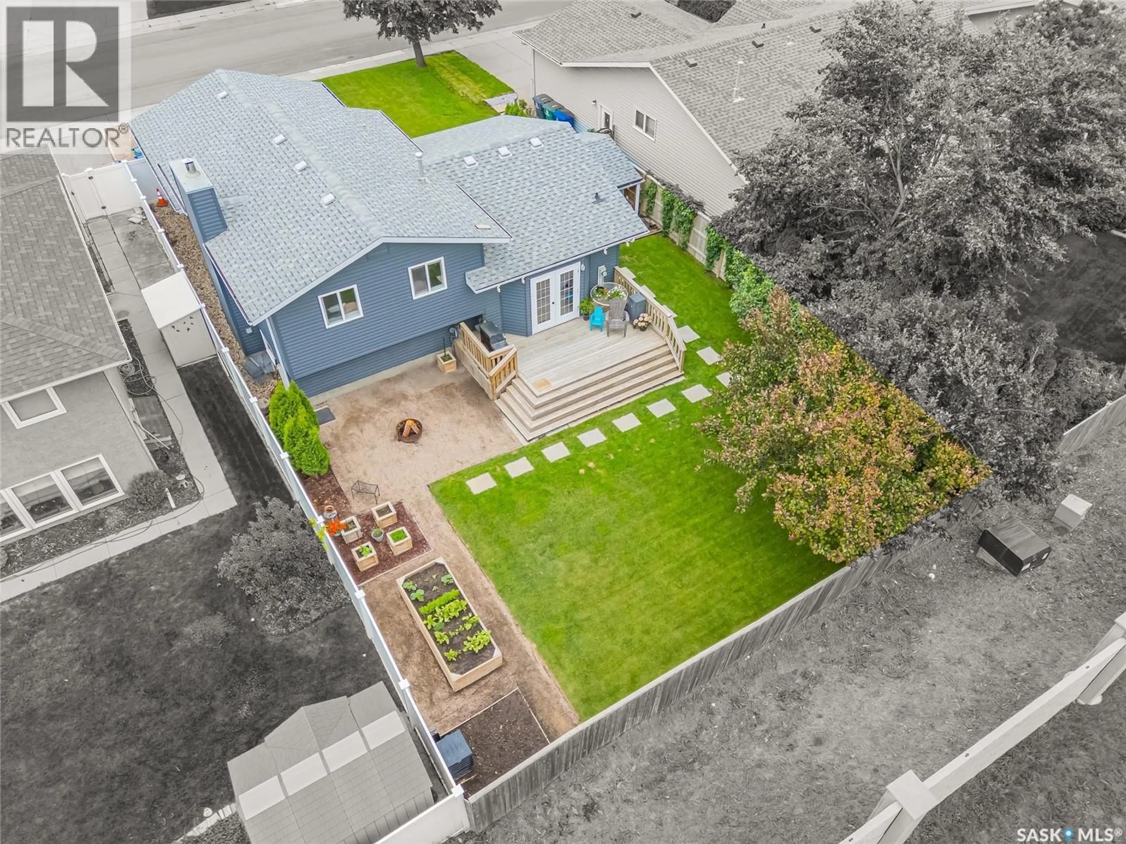 A pic from outside/outdoor area/front of a property/back of a property/a pic from drone, street for 342 HASLAM CRESCENT, Saskatoon Saskatchewan S7S1E5