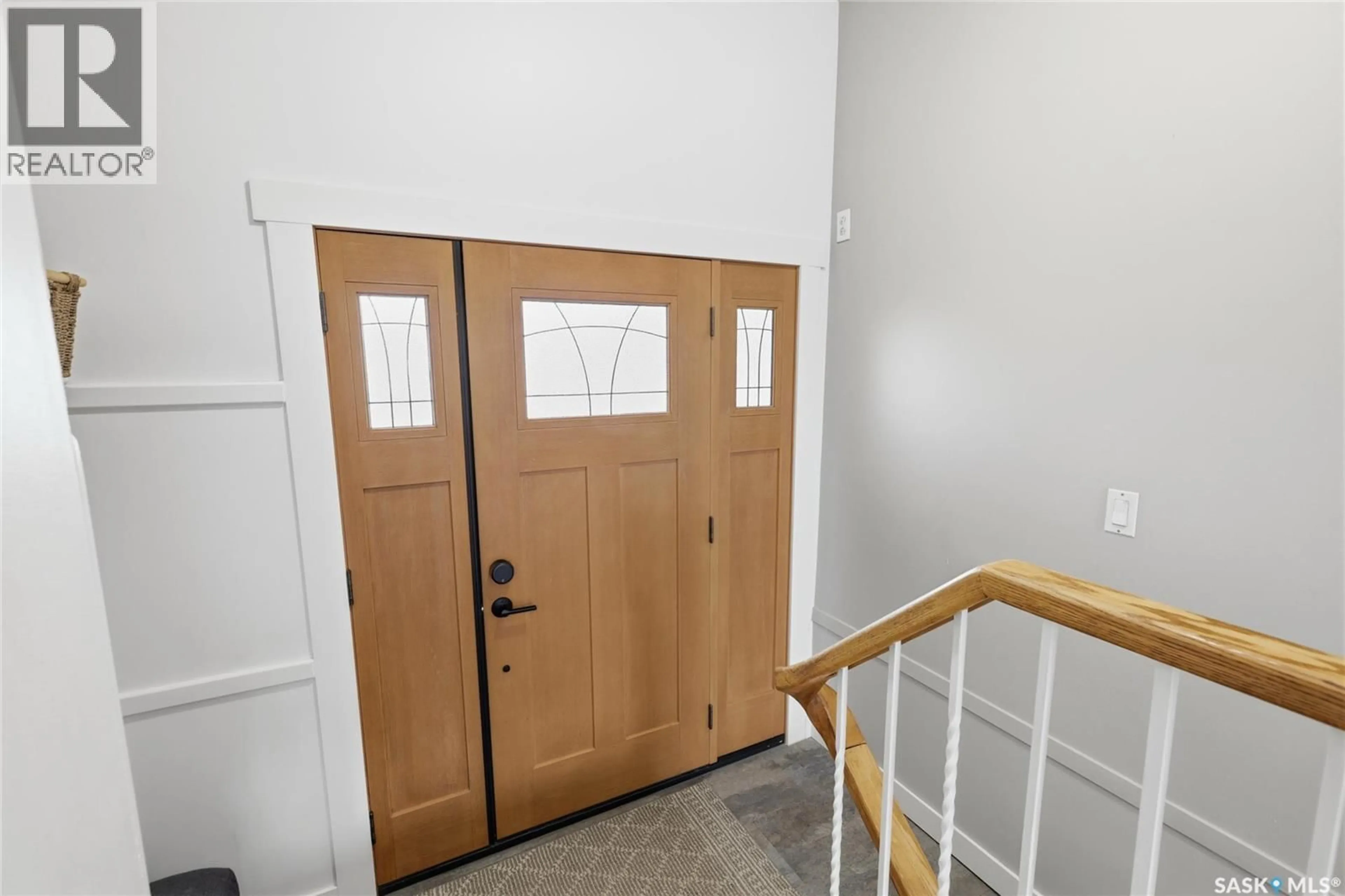 Indoor entryway for 80 CAMERON CRESCENT, Regina Saskatchewan S4S2X2