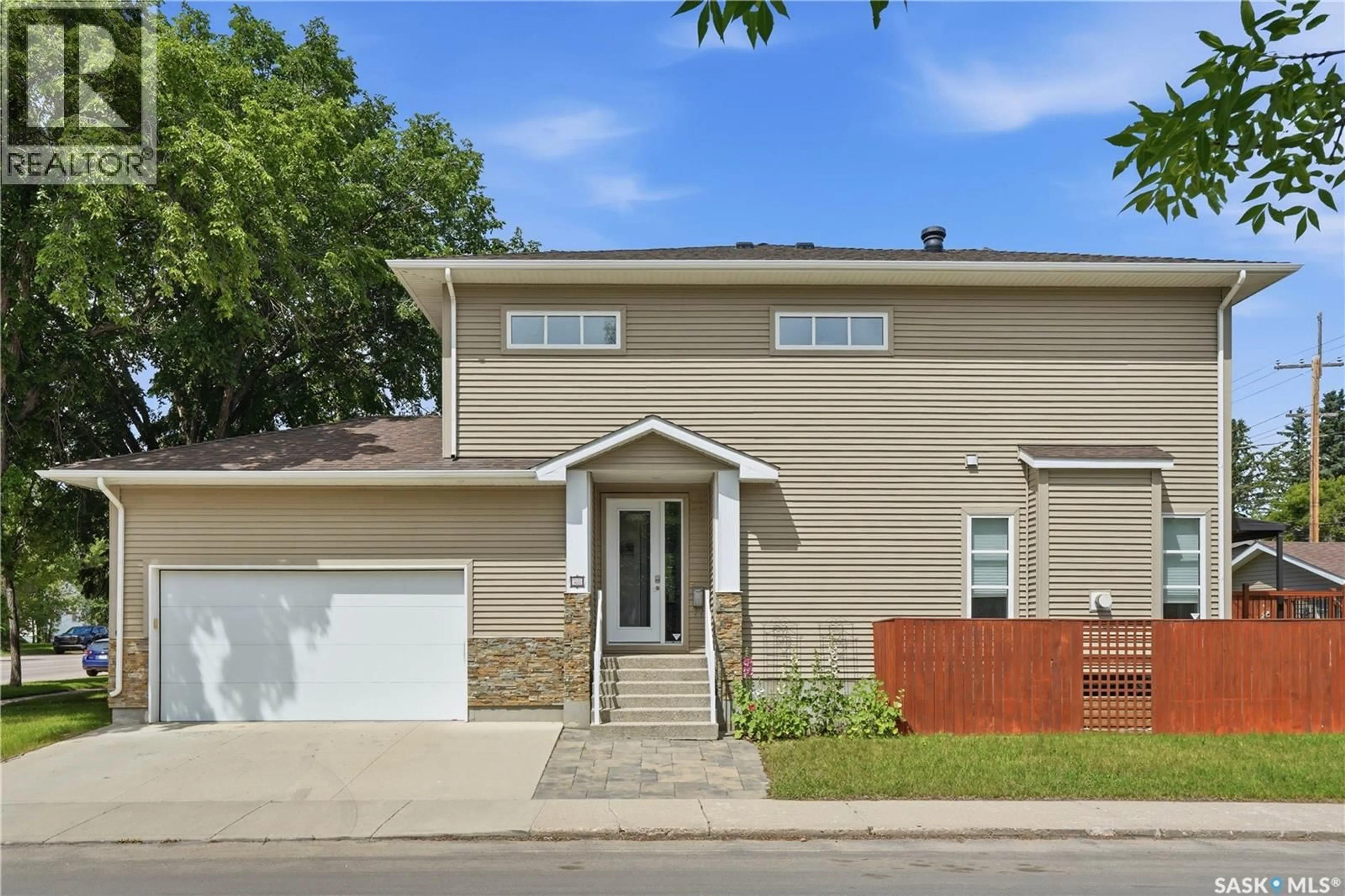 Home with vinyl exterior material, street for 1623 BROADWAY AVENUE, Saskatoon Saskatchewan S7H2B2