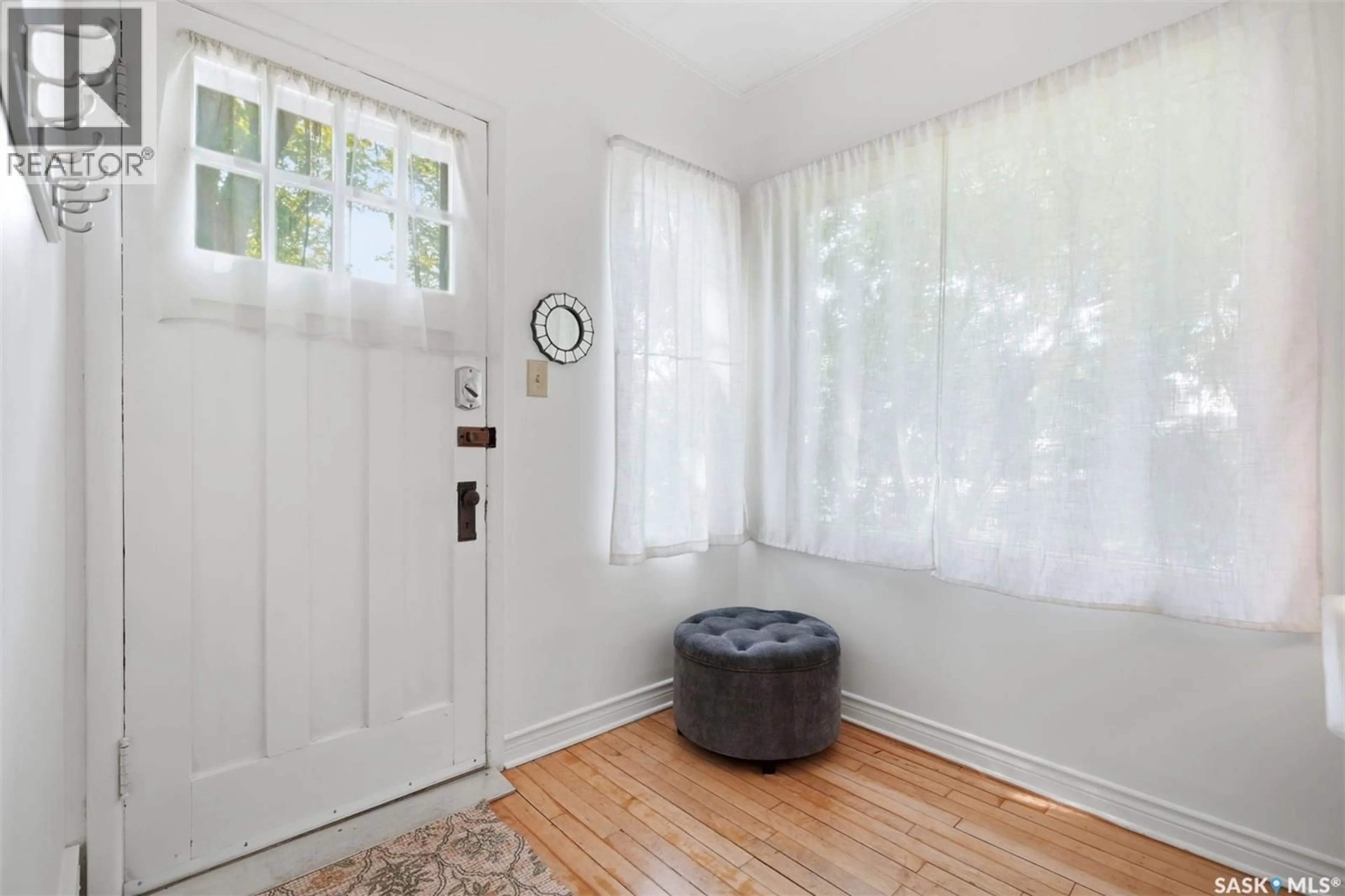 Indoor entryway for 720 TEMPERANCE STREET, Saskatoon Saskatchewan S7N0M7