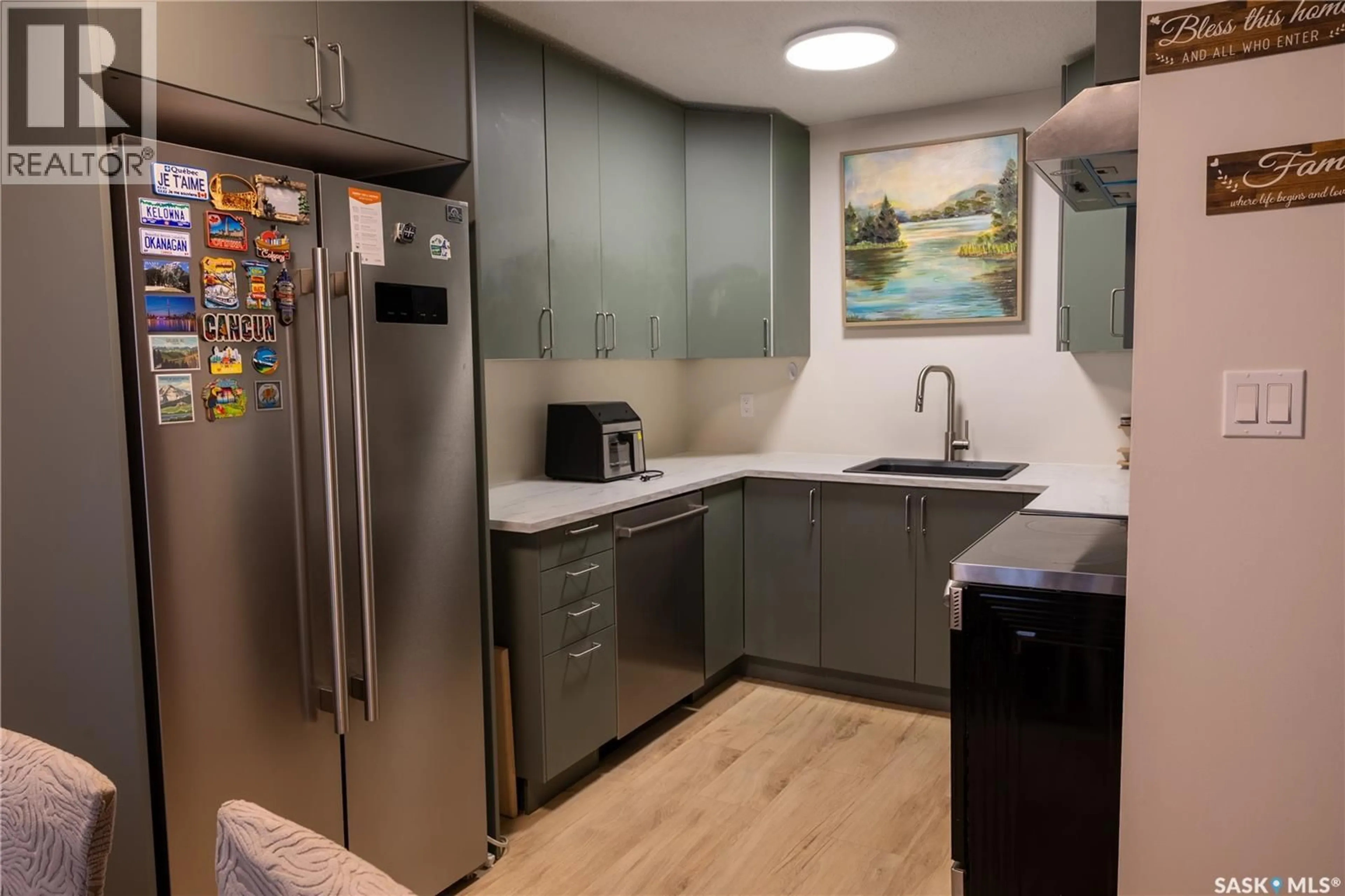 Standard kitchen, unknown for 1128 - 59 MCKERCHER DRIVE, Saskatoon Saskatchewan S7H4Y7