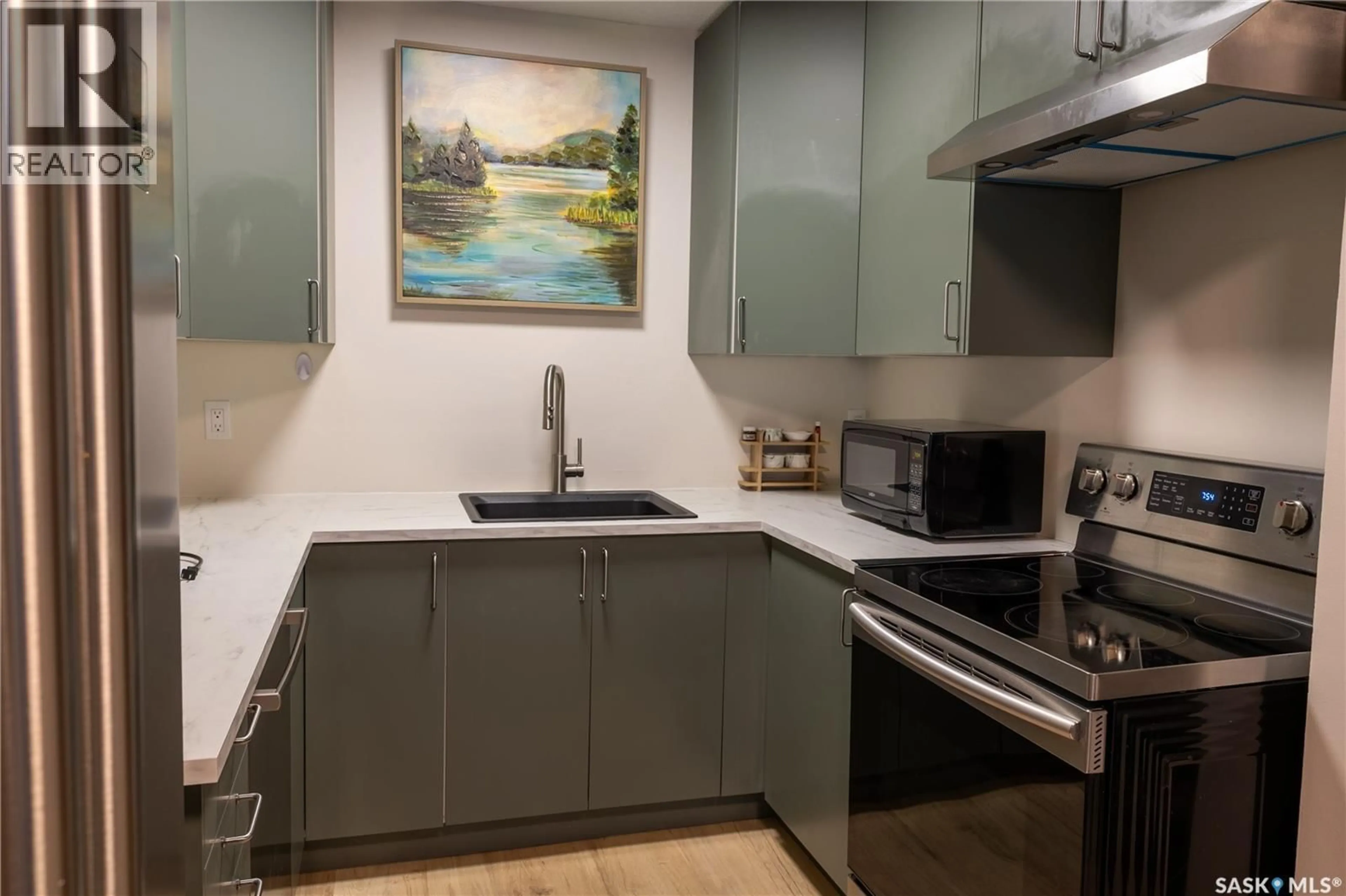 Standard kitchen, unknown for 1128 - 59 MCKERCHER DRIVE, Saskatoon Saskatchewan S7H4Y7