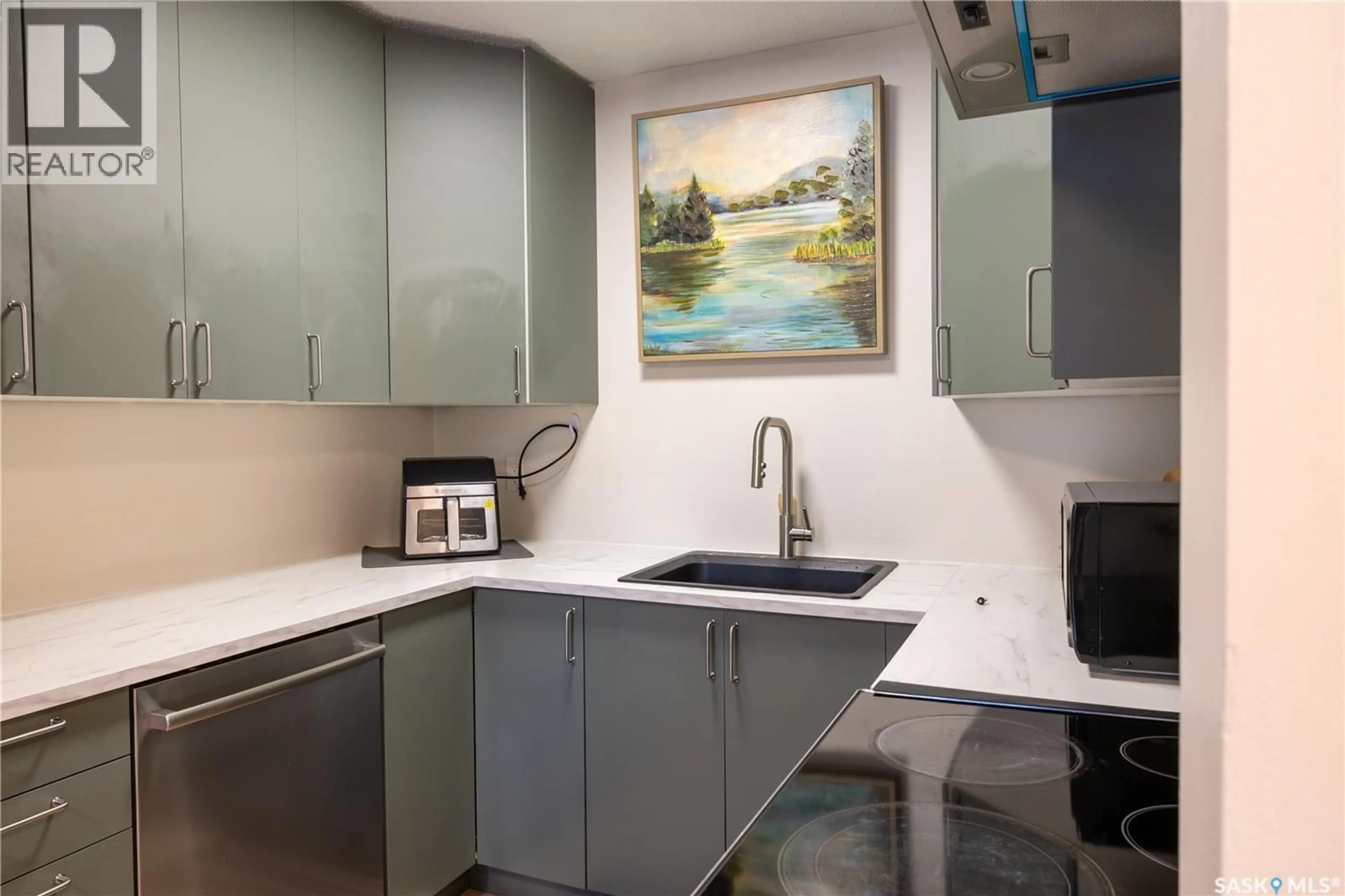 Standard kitchen, unknown for 1128 - 59 MCKERCHER DRIVE, Saskatoon Saskatchewan S7H4Y7
