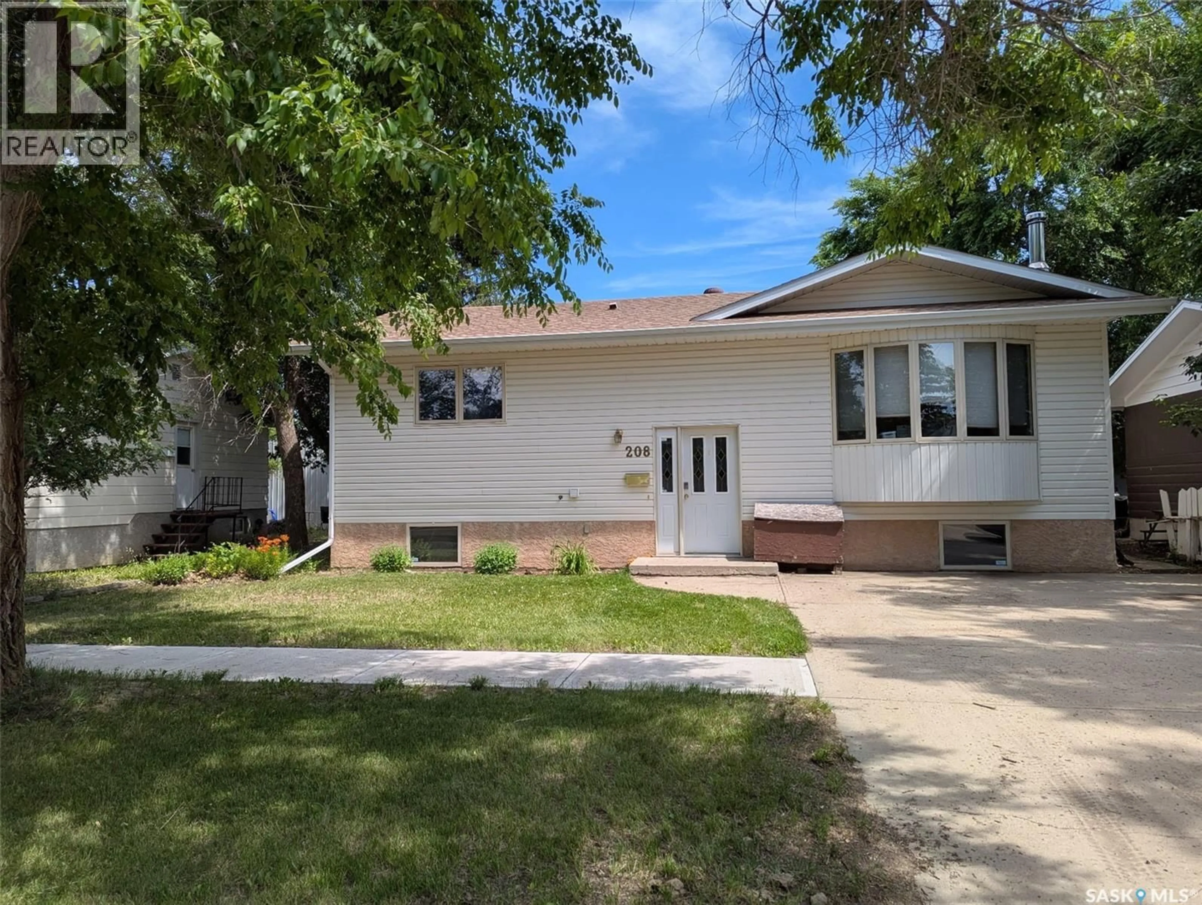 Home with vinyl exterior material, street for 208 HERBERT STREET, Maple Creek Saskatchewan S0N1N0