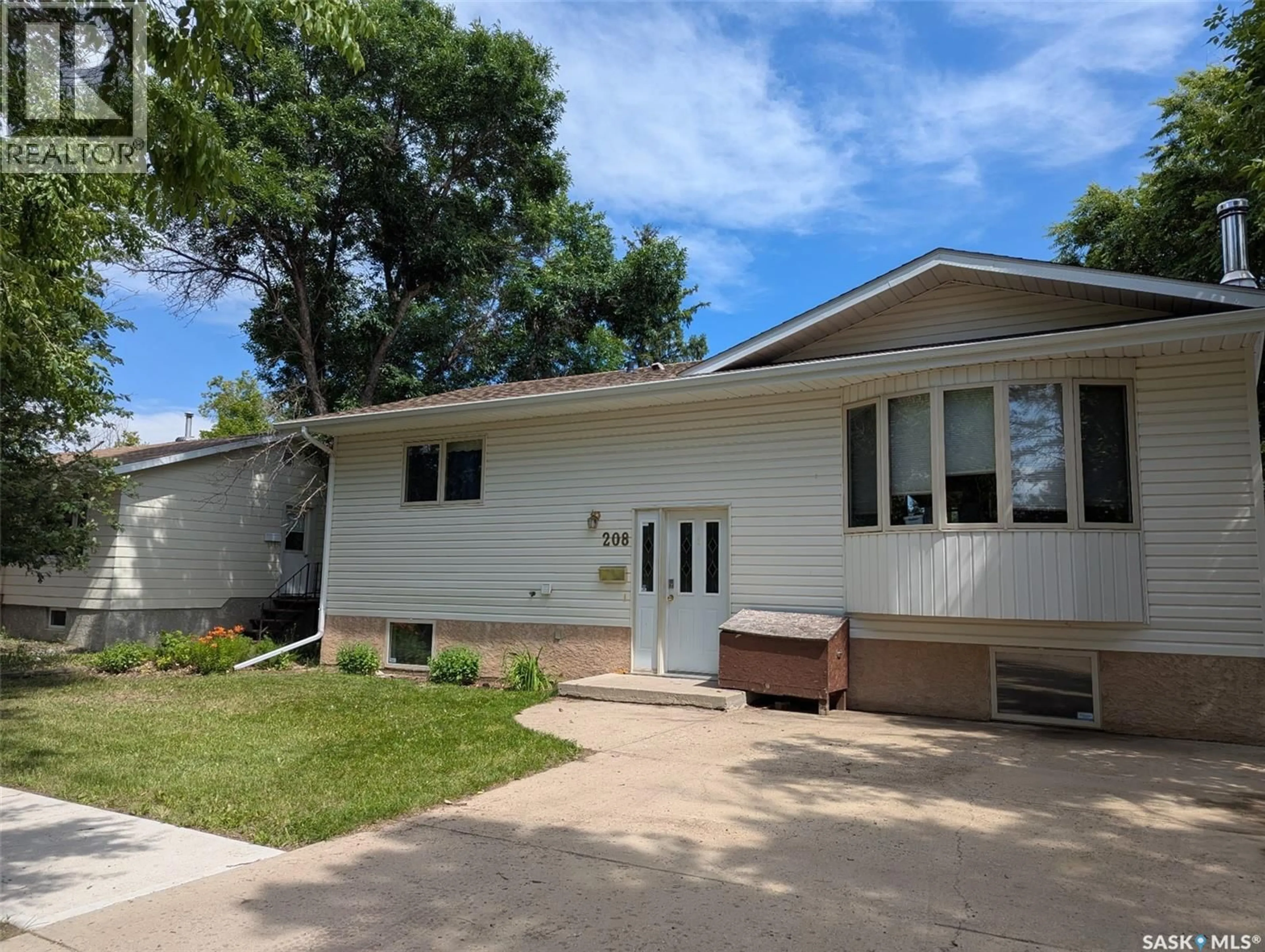 Home with vinyl exterior material, street for 208 HERBERT STREET, Maple Creek Saskatchewan S0N1N0