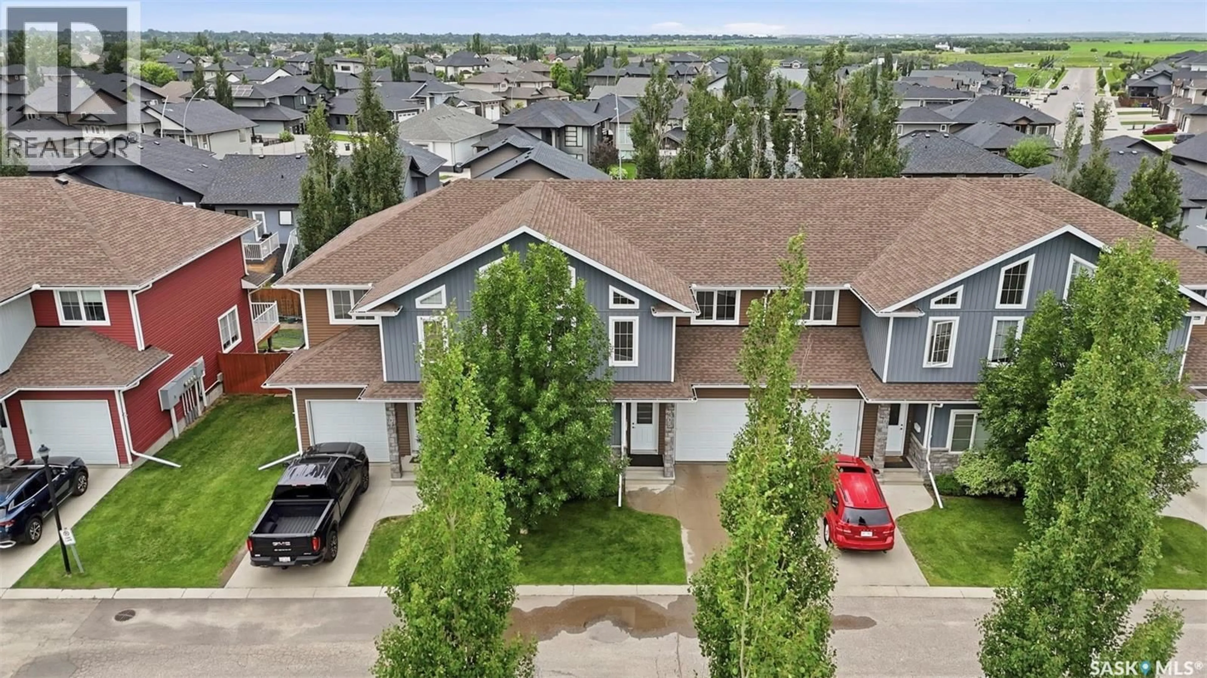 A pic from outside/outdoor area/front of a property/back of a property/a pic from drone, street for 315 - 305 ZARY ROAD, Saskatoon Saskatchewan S7W0N9