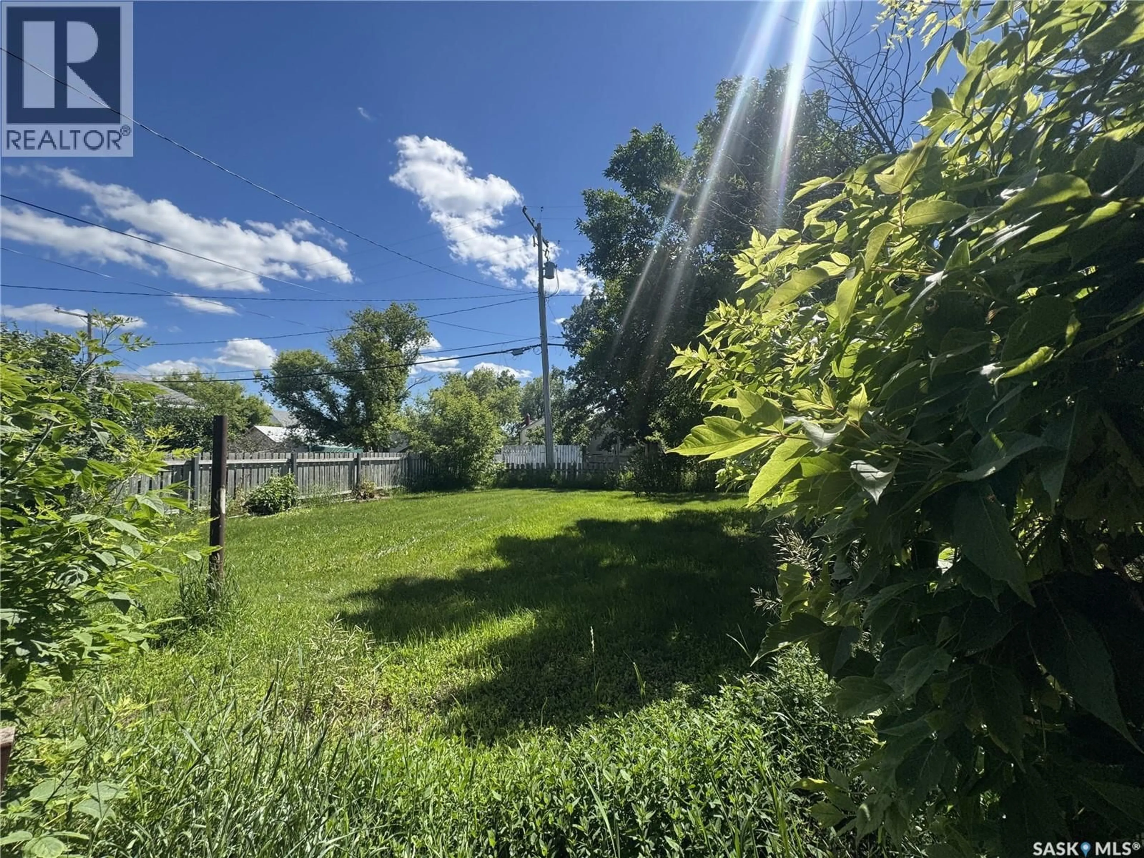 A pic from outside/outdoor area/front of a property/back of a property/a pic from drone, unknown for 106 5TH AVENUE E, Biggar Saskatchewan S0K0M0