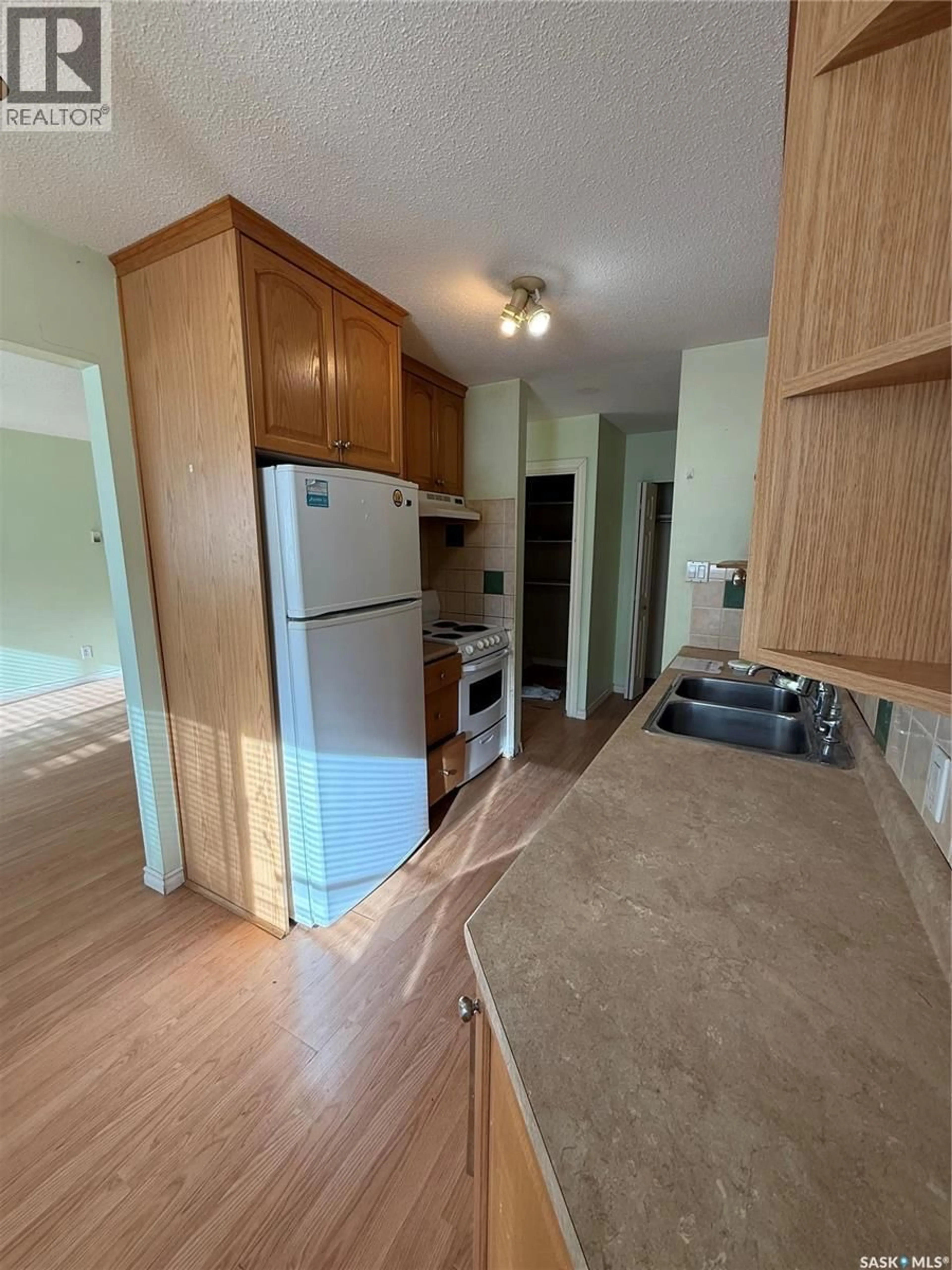 Standard kitchen, unknown for 22 26 SHAW STREET, Regina Saskatchewan S4R3M4
