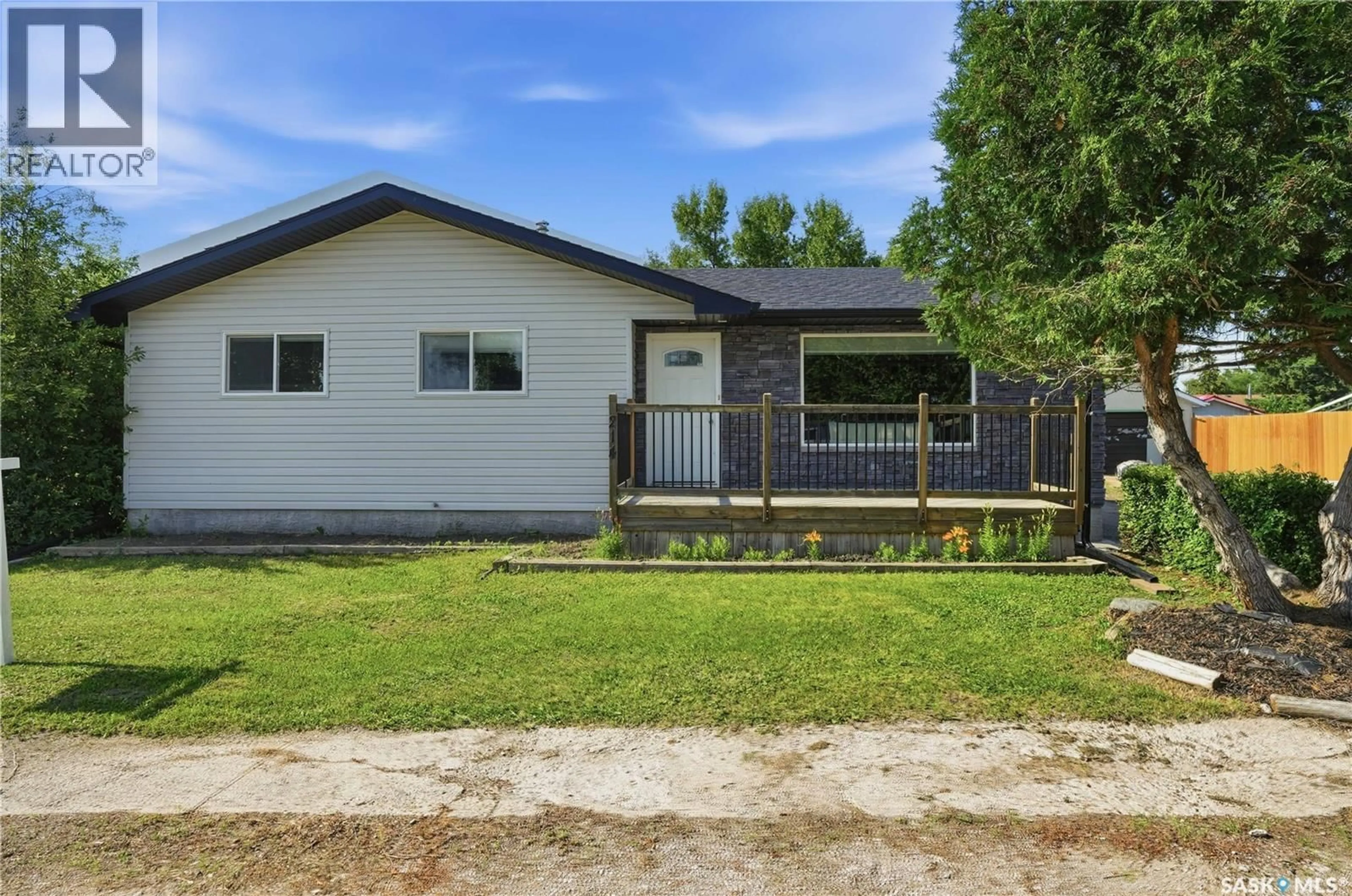 Home with vinyl exterior material, street for 214 PIERCE STREET, Strasbourg Saskatchewan S0G4V0