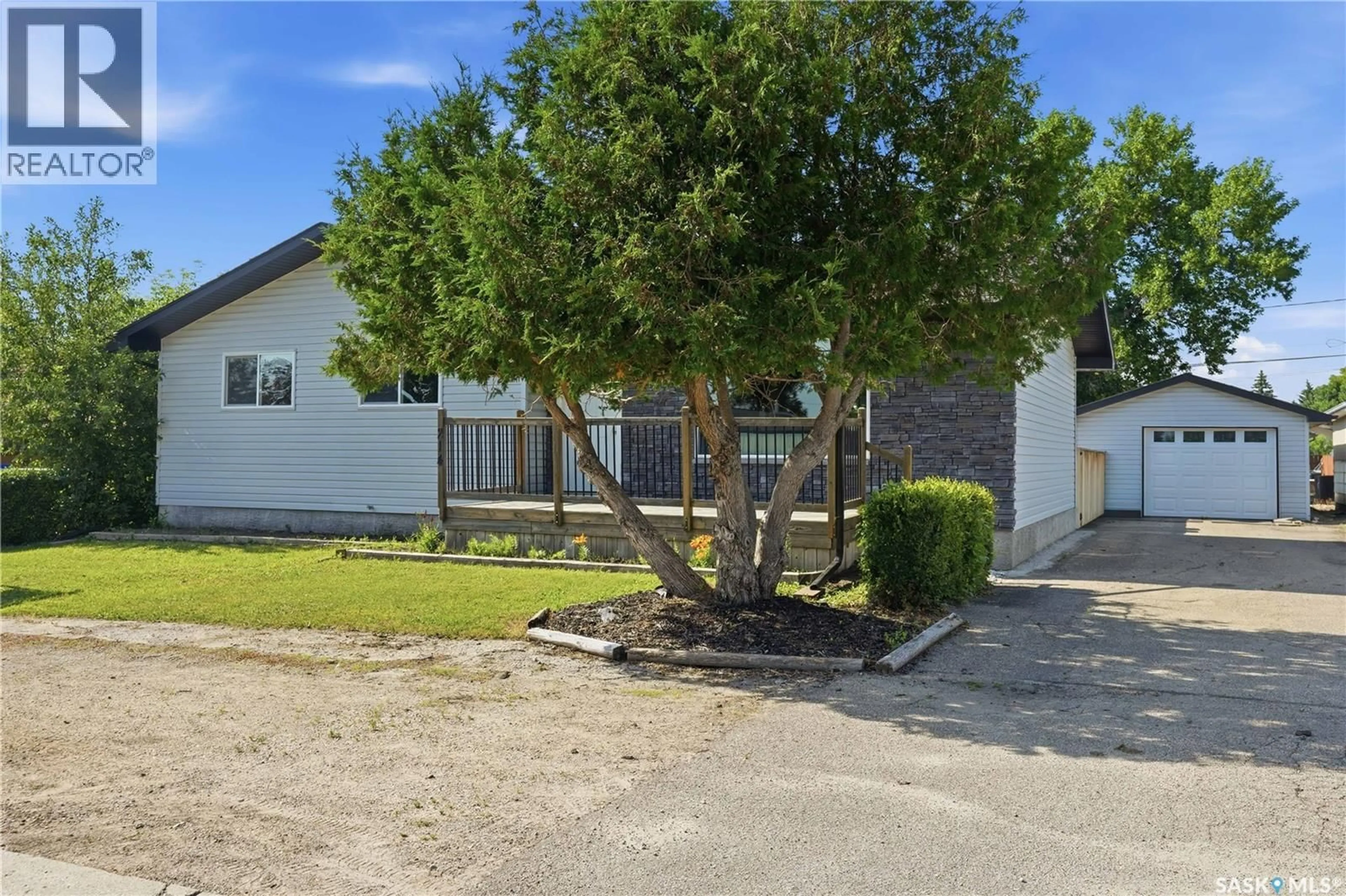 A pic from outside/outdoor area/front of a property/back of a property/a pic from drone, street for 214 PIERCE STREET, Strasbourg Saskatchewan S0G4V0