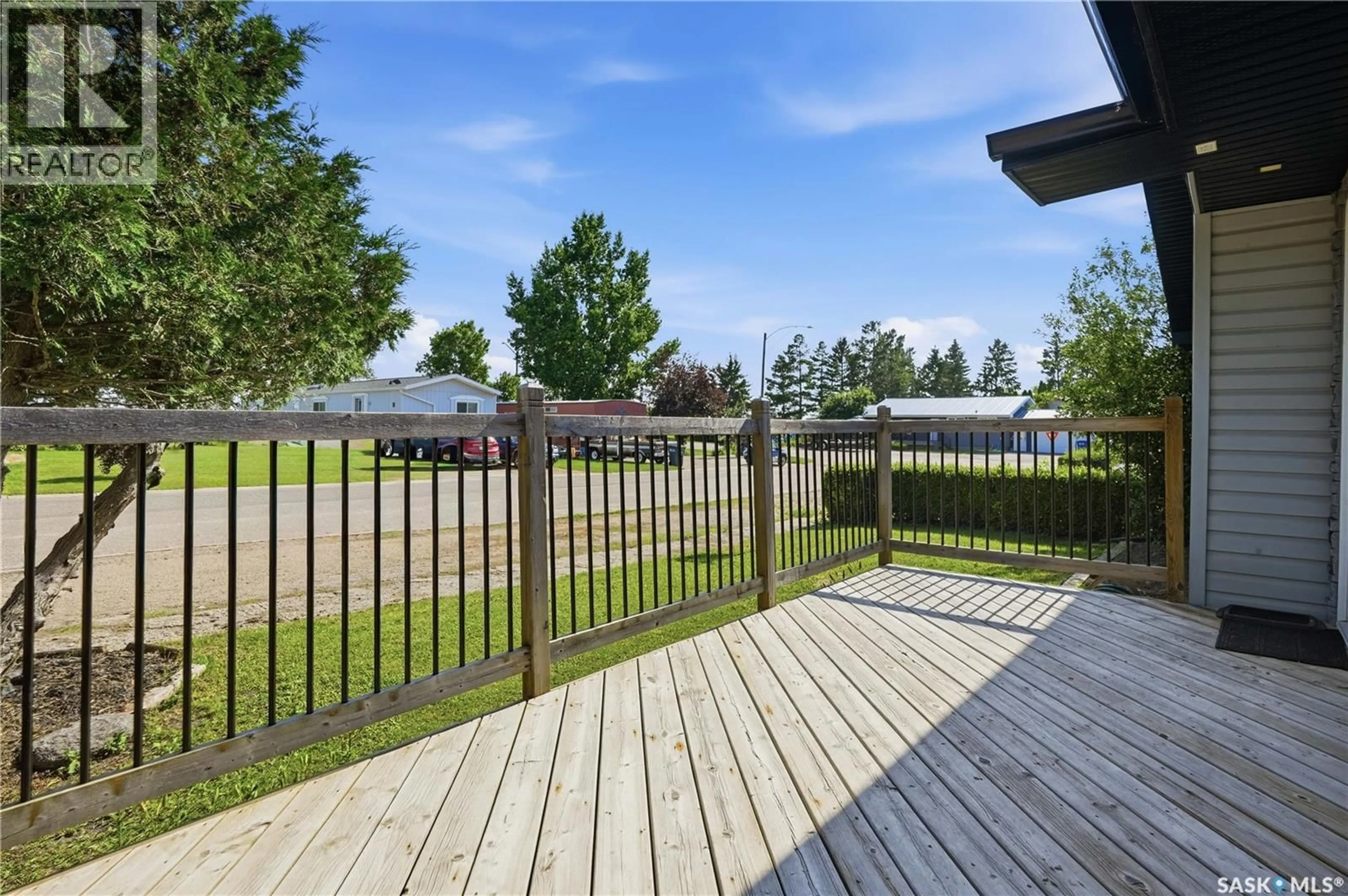 Patio, unknown for 214 PIERCE STREET, Strasbourg Saskatchewan S0G4V0