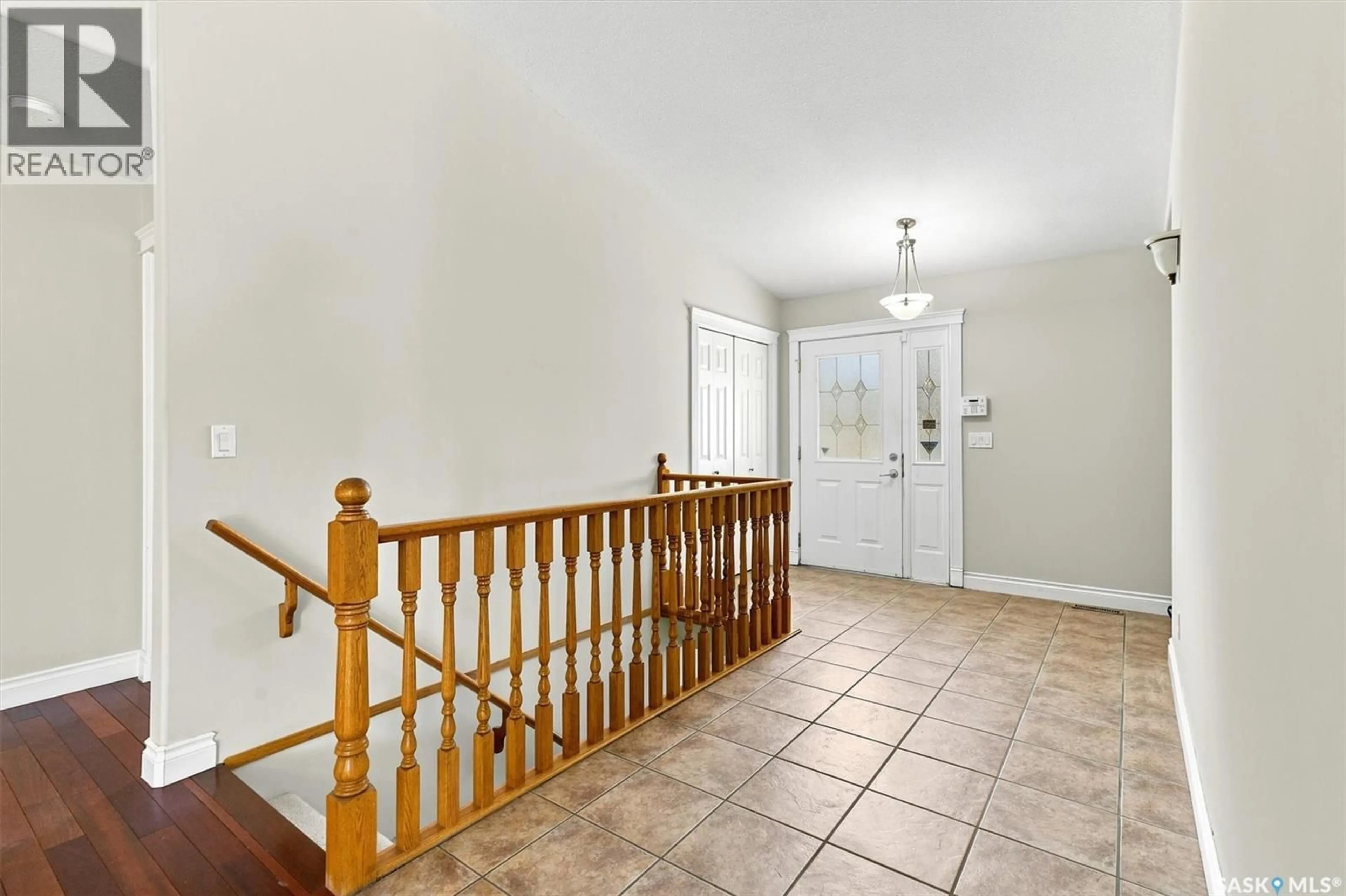 Indoor foyer for 841 MARTENS CRESCENT, Martensville Saskatchewan S0K2A0