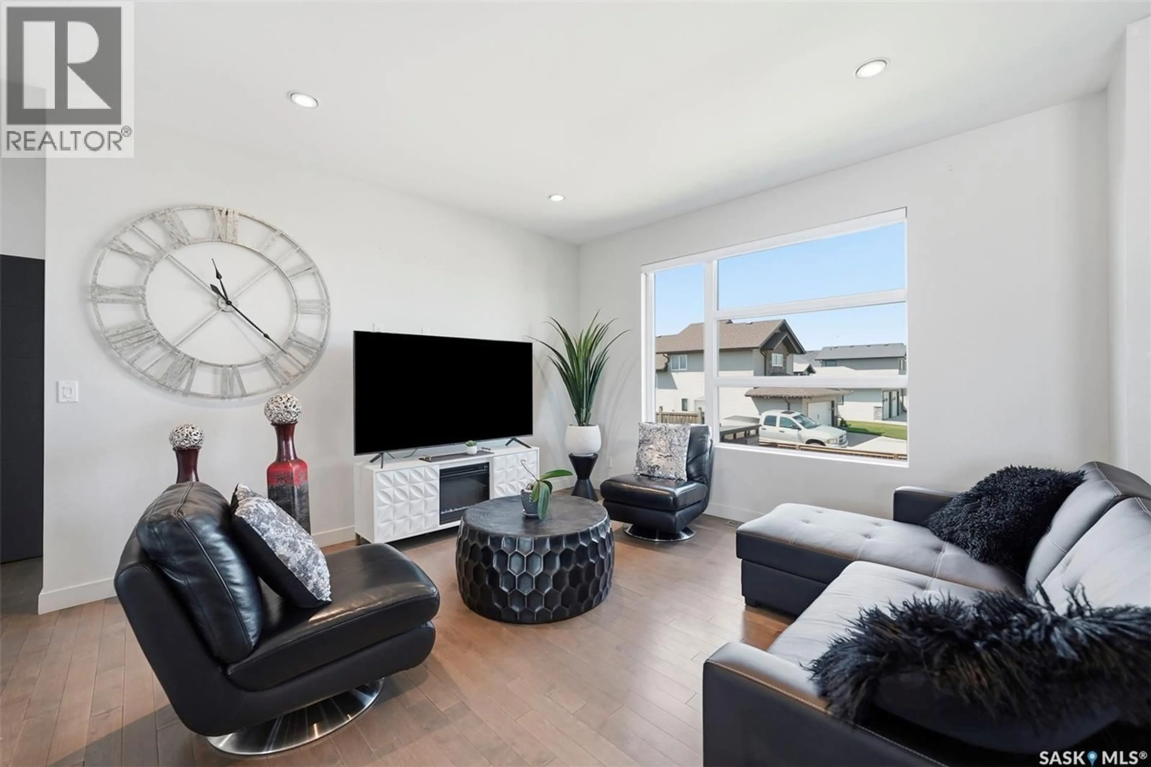 Living room with furniture, unknown for 727 1ST AVENUE, Warman Saskatchewan S0K4S2