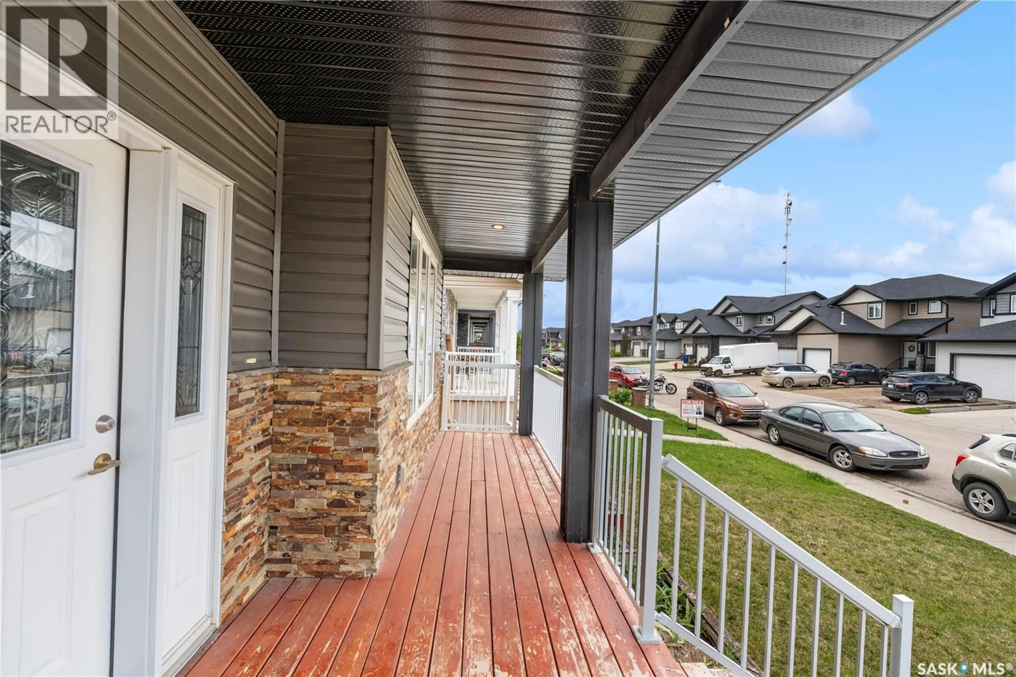 Patio, street for 526 MAPLE CRESCENT, Warman Saskatchewan S0K4S2