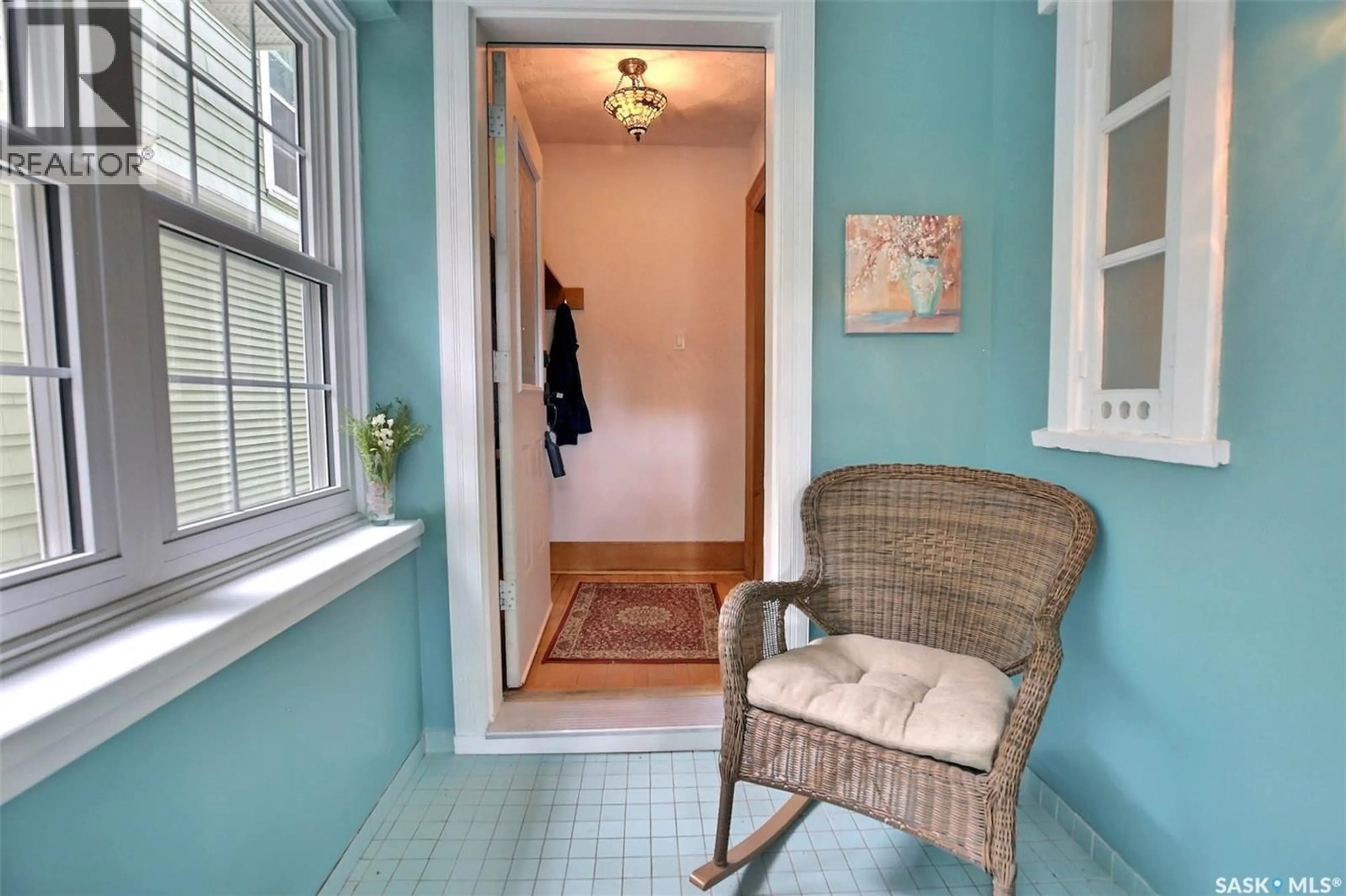 Indoor entryway for 2834 RAE STREET, Regina Saskatchewan S4S1R3