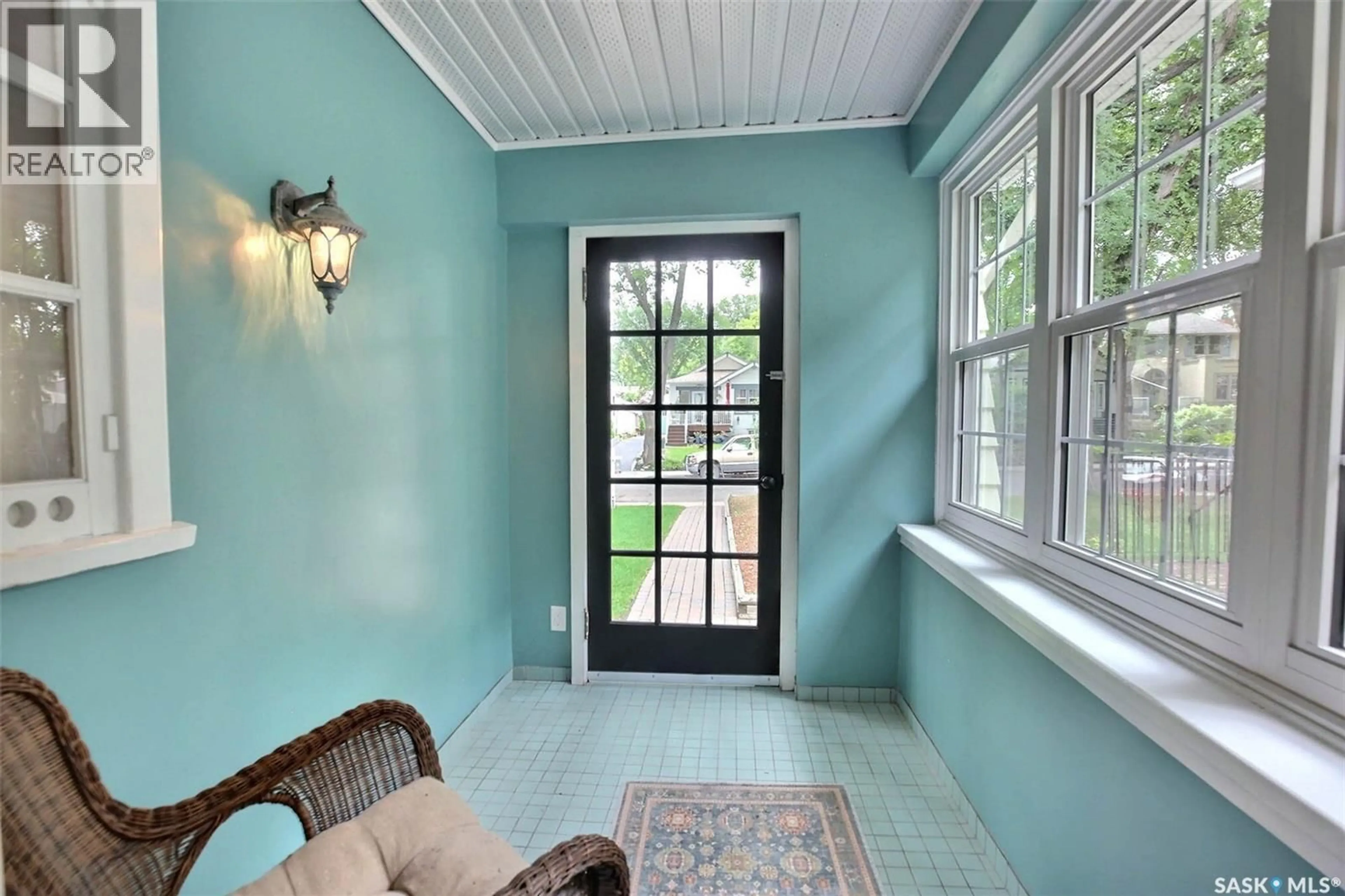 Indoor entryway for 2834 RAE STREET, Regina Saskatchewan S4S1R3