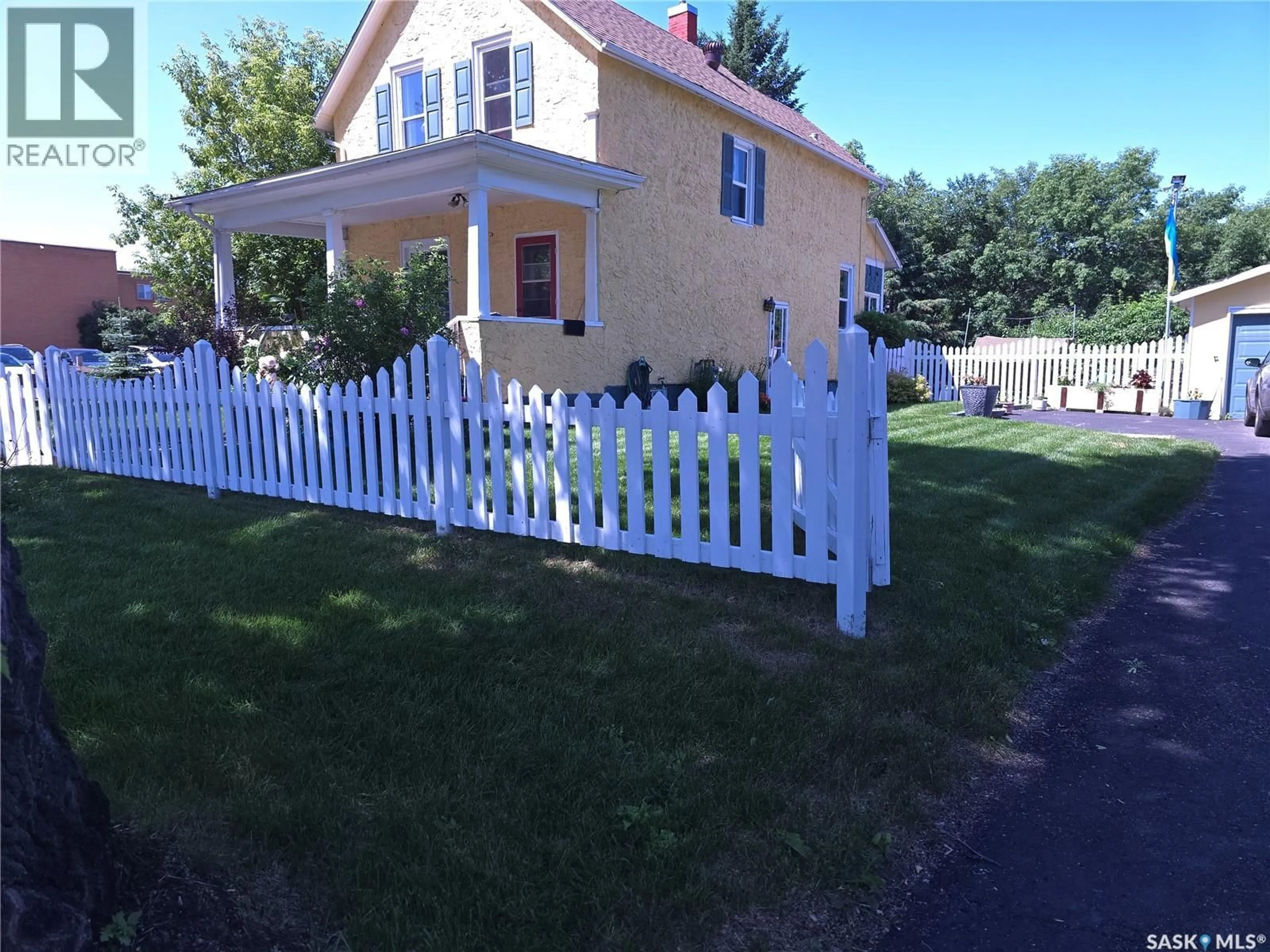 A pic from outside/outdoor area/front of a property/back of a property/a pic from drone, street for 36 21ST STREET, Prince Albert Saskatchewan S6V1L8