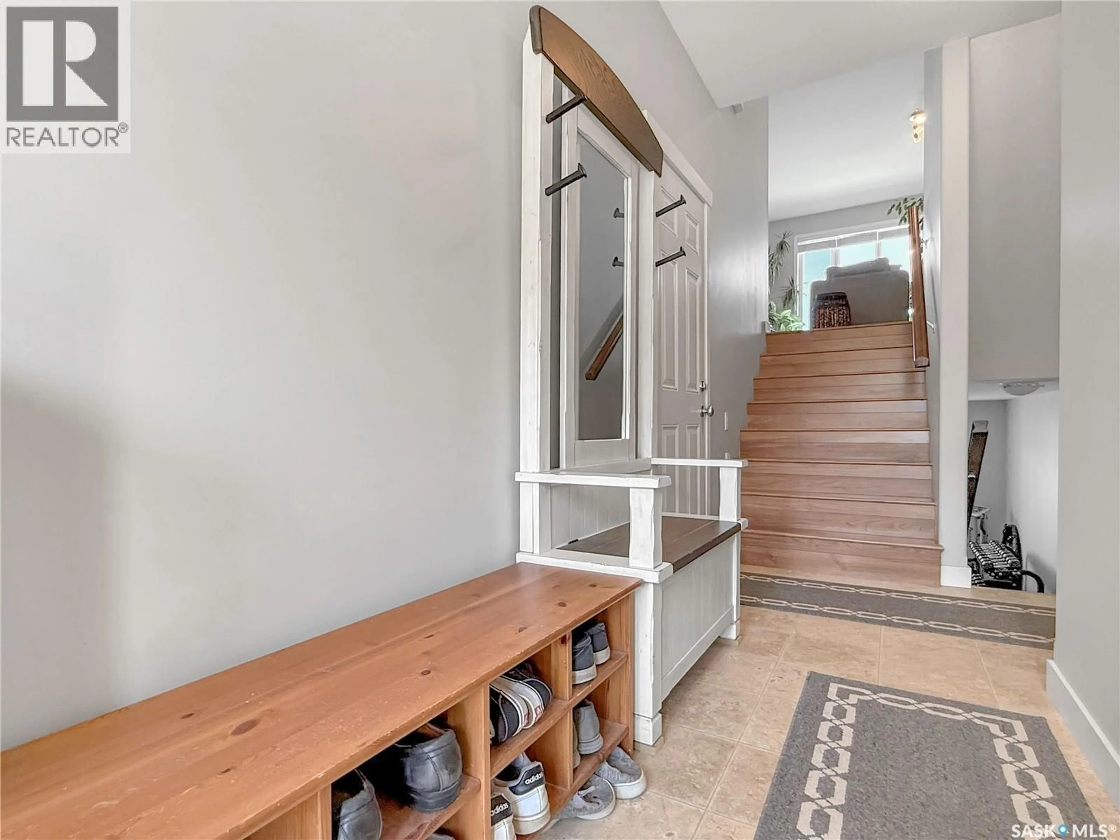 Indoor entryway for 701 - 11 MCINTOSH STREET E, Swift Current Saskatchewan S9H1H7