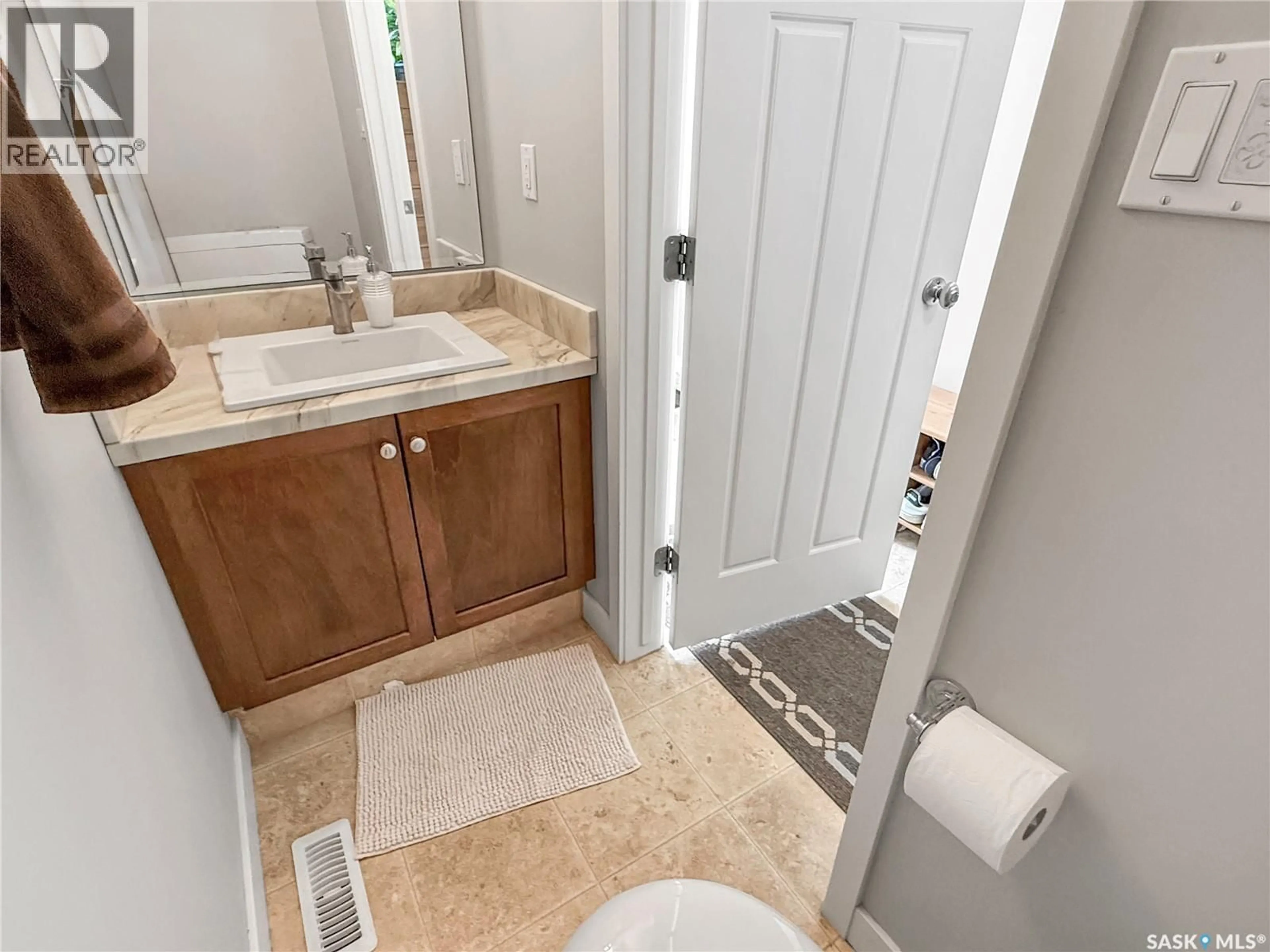 Standard bathroom, ceramic/tile floor for 701 - 11 MCINTOSH STREET E, Swift Current Saskatchewan S9H1H7