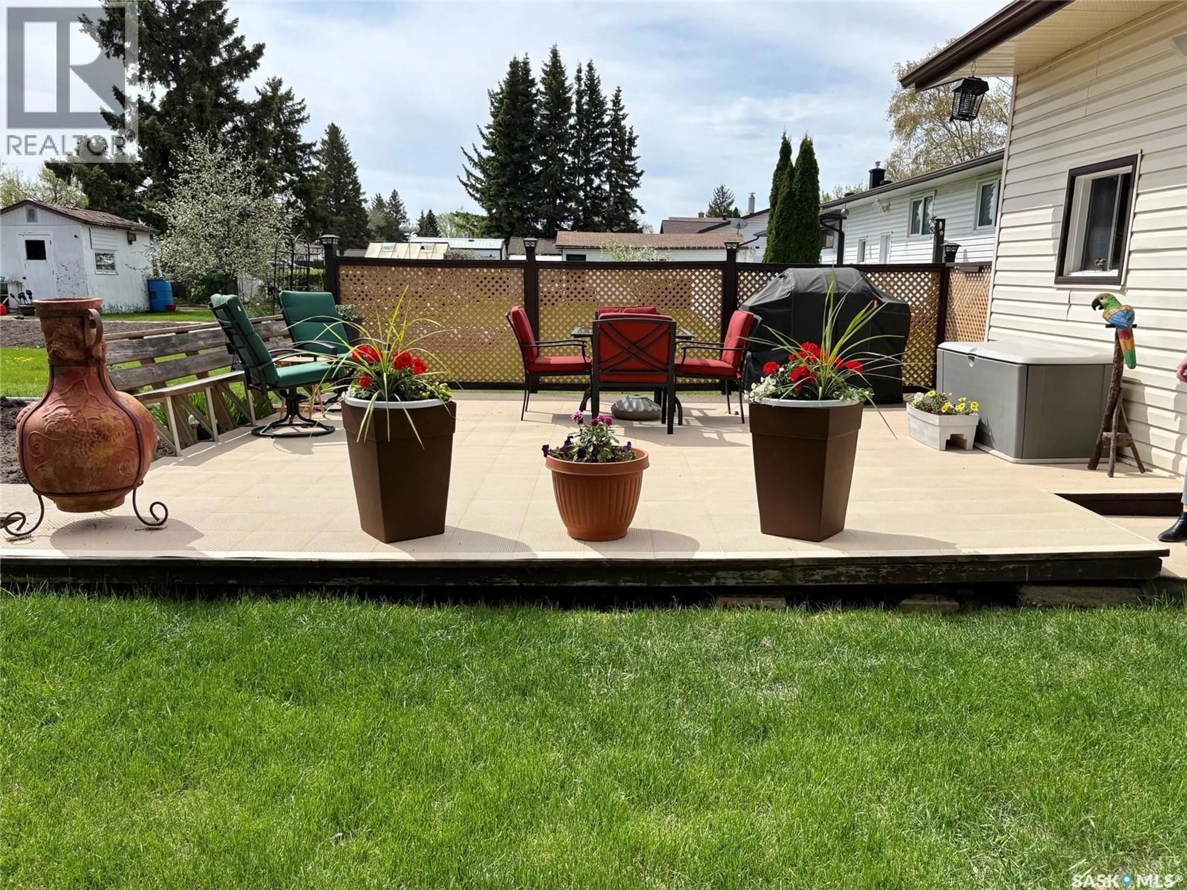 Patio, mountain view for 71 DALEBROOKE DRIVE, Yorkton Saskatchewan S3N2N6