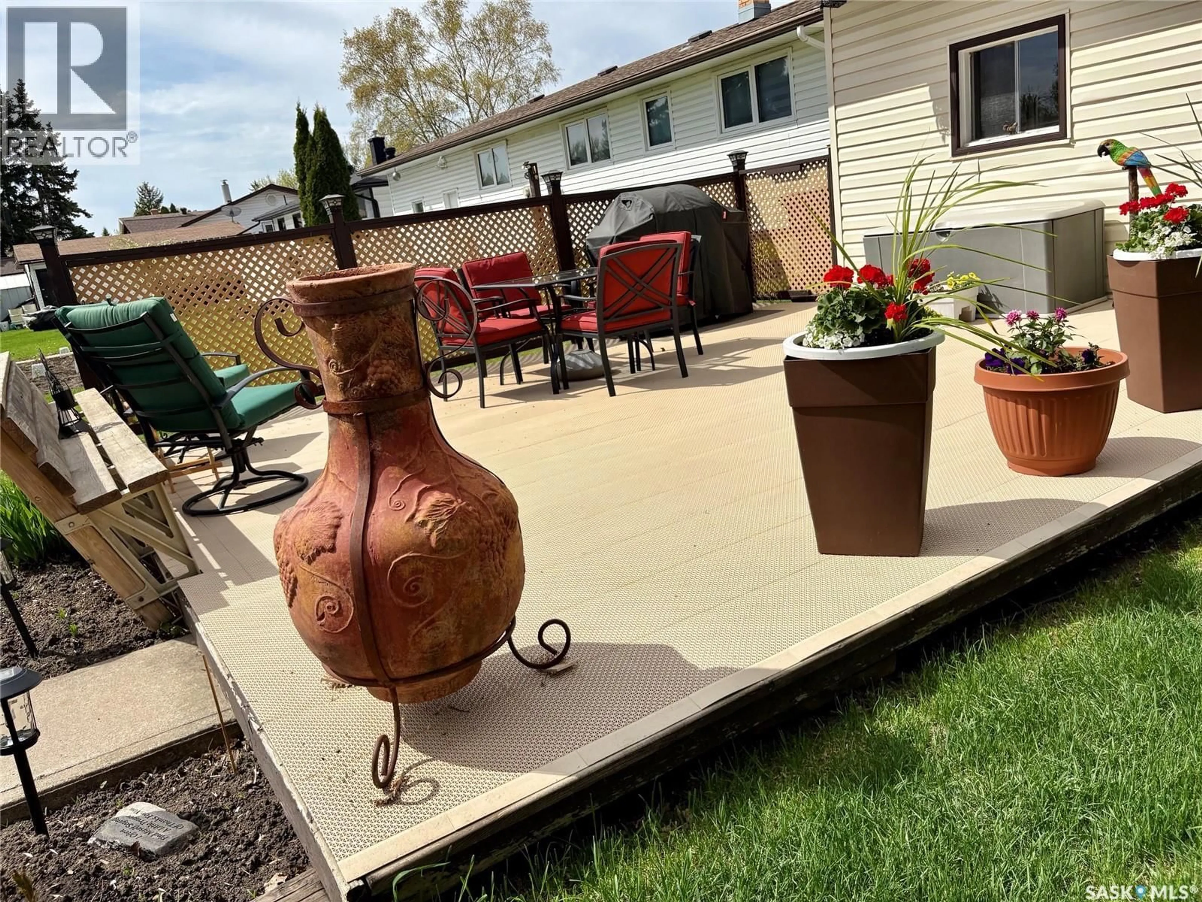 Patio, street for 71 DALEBROOKE DRIVE, Yorkton Saskatchewan S3N2N6