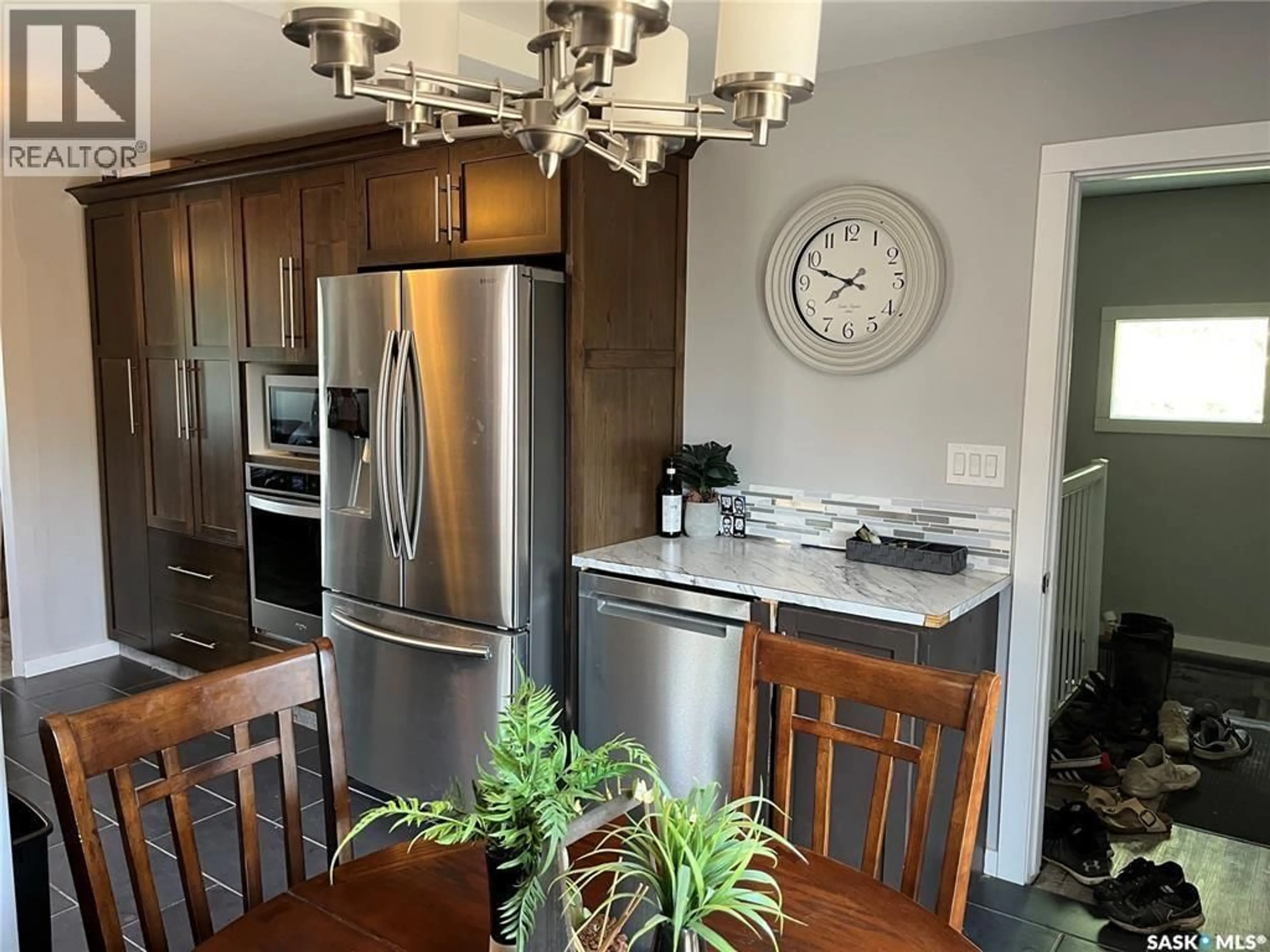 Open concept kitchen, unknown for 551 2ND AVENUE, Swift Current Saskatchewan S9H0R1