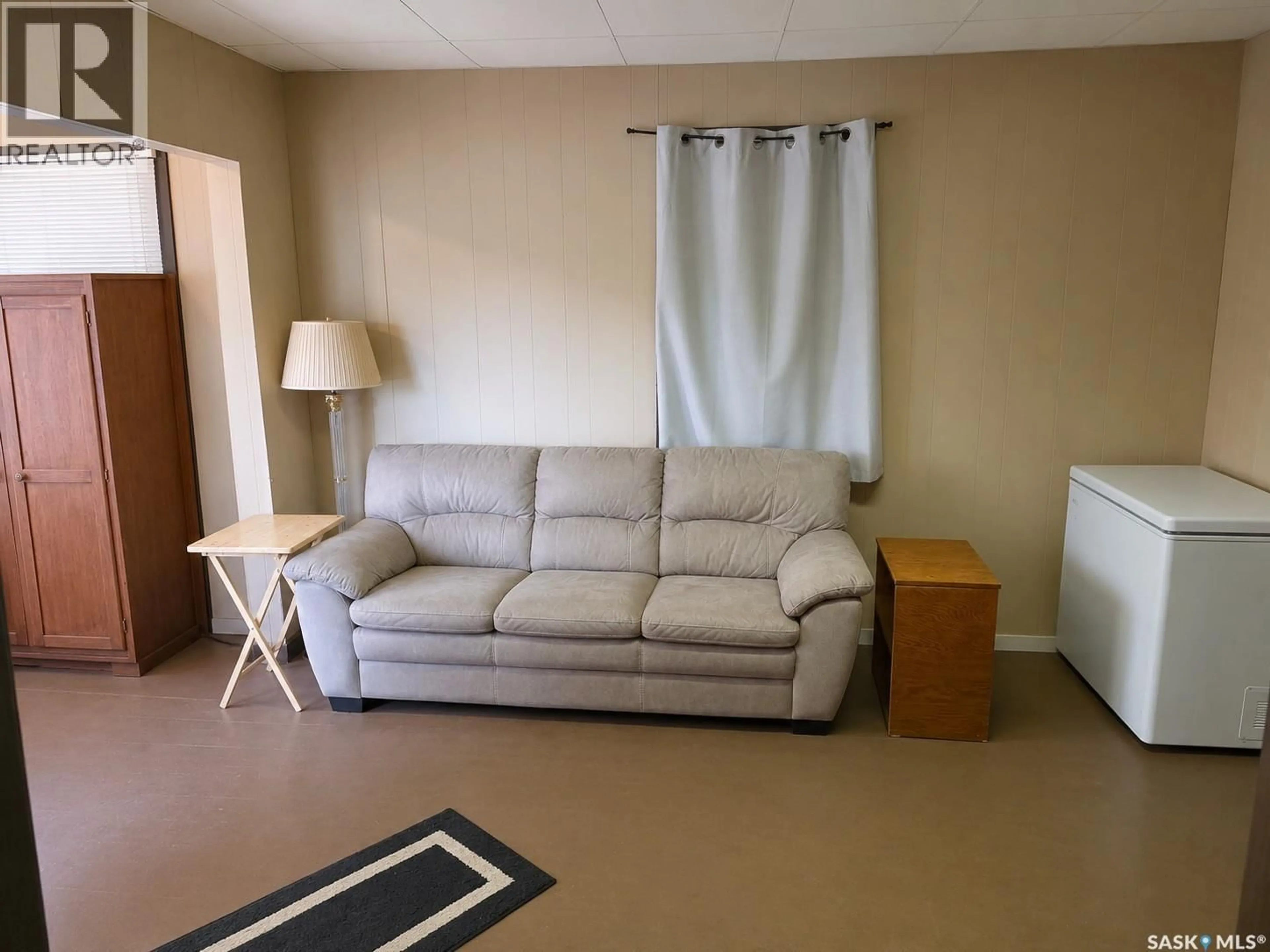 Living room with furniture, unknown for 460 MISTUSINNE CRESCENT, Mistusinne Saskatchewan S0H1J0