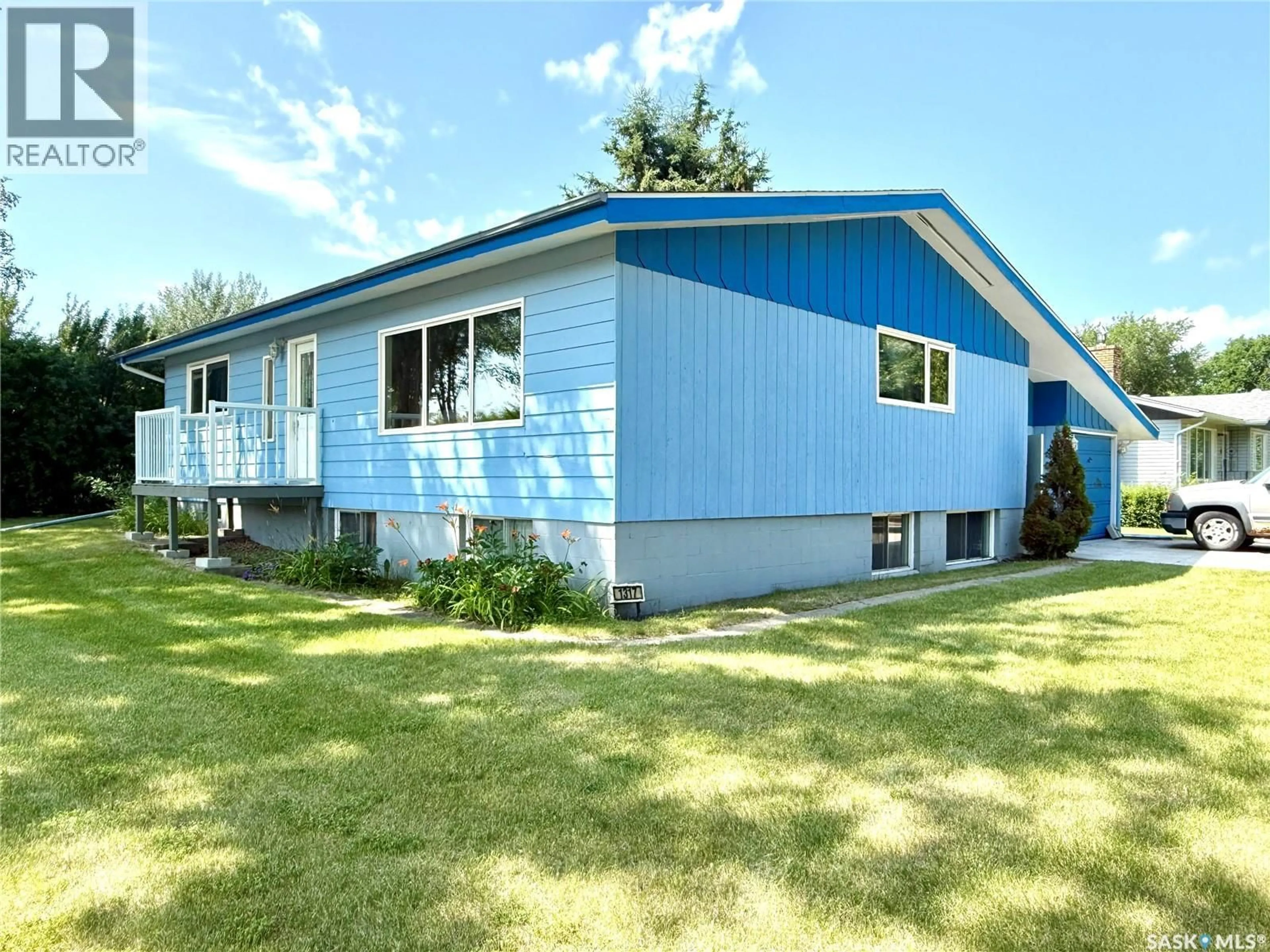 Home with vinyl exterior material, street for 1317 MAIN STREET, Canora Saskatchewan S0A0L0