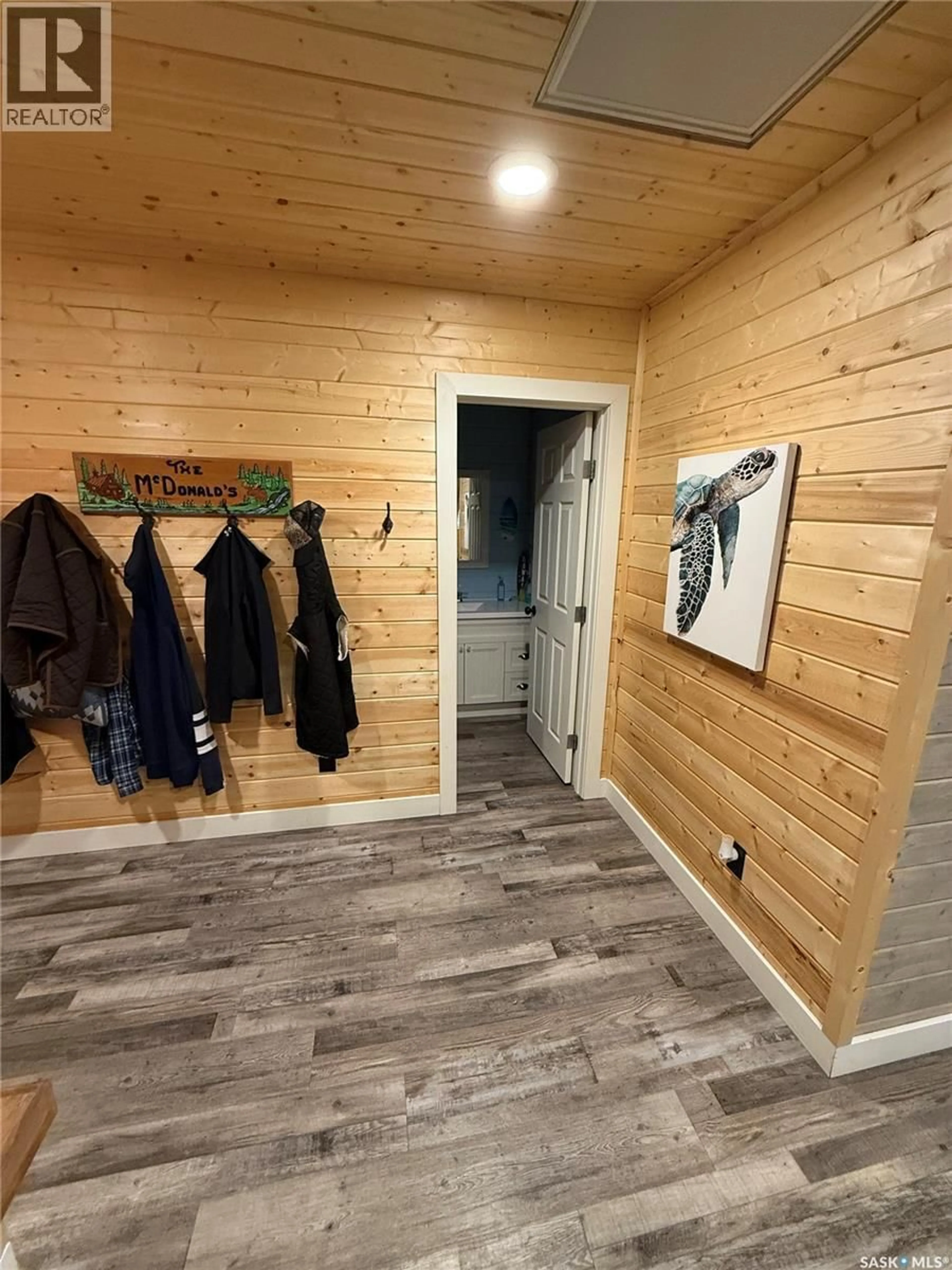 Indoor entryway for 203 MCCALLUM STREET, Green Lake Saskatchewan S0M1B0