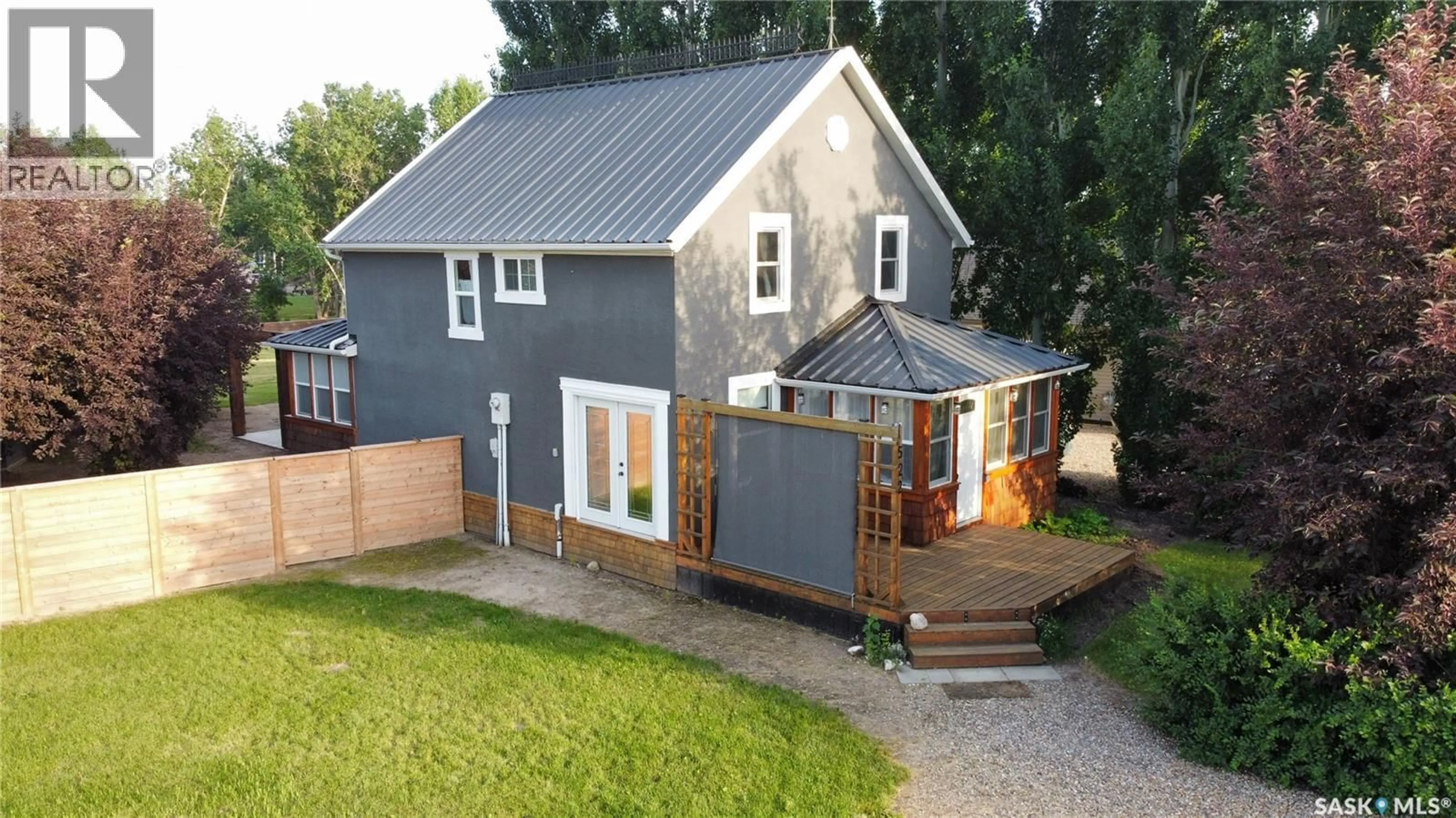 A pic from outside/outdoor area/front of a property/back of a property/a pic from drone, building for 522 VIVIAN BAY, Lake Diefenbaker Saskatchewan S0L0G0