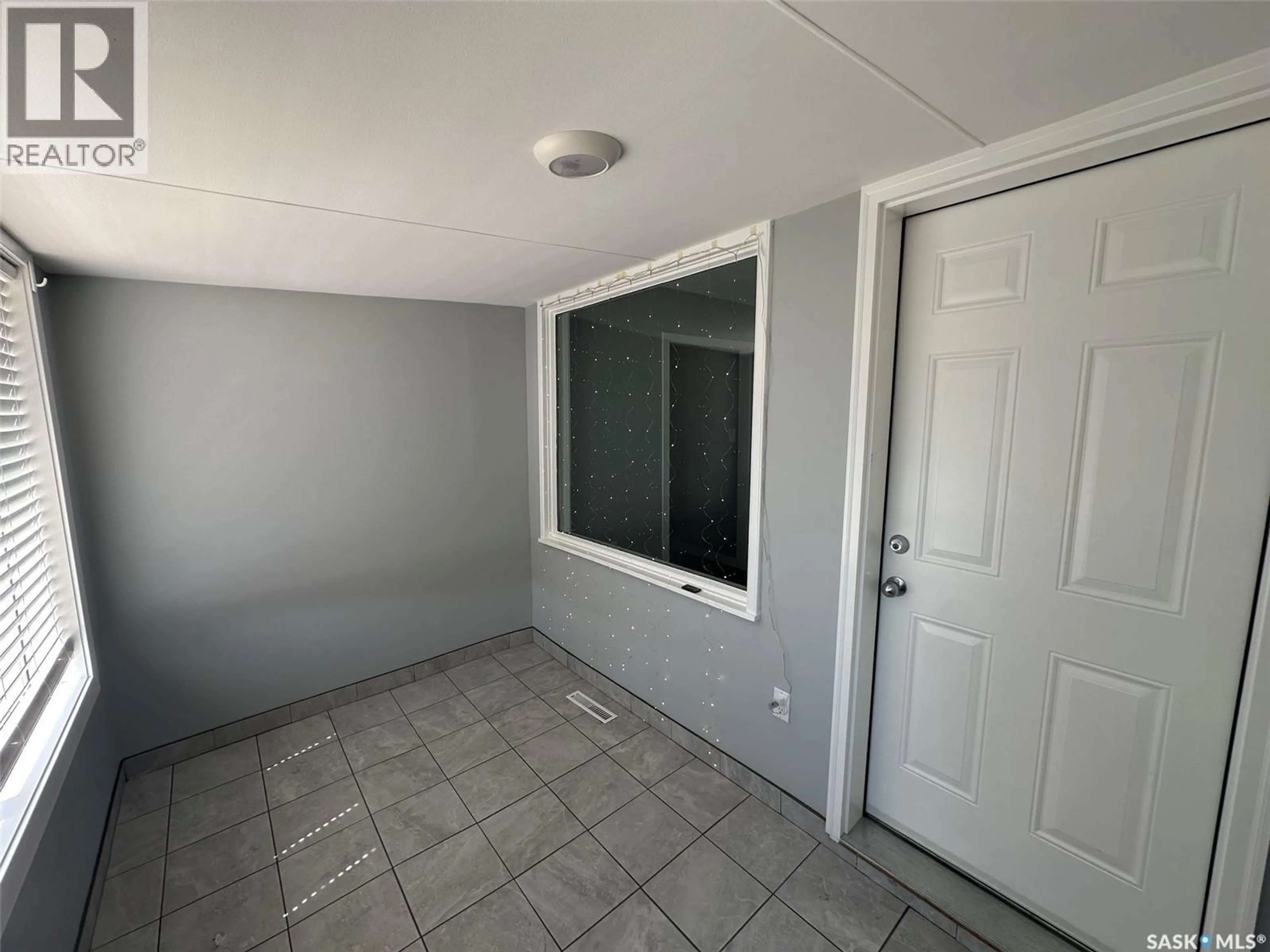 A pic of a room for 142 2ND AVENUE, Central Butte Saskatchewan S0H0T0