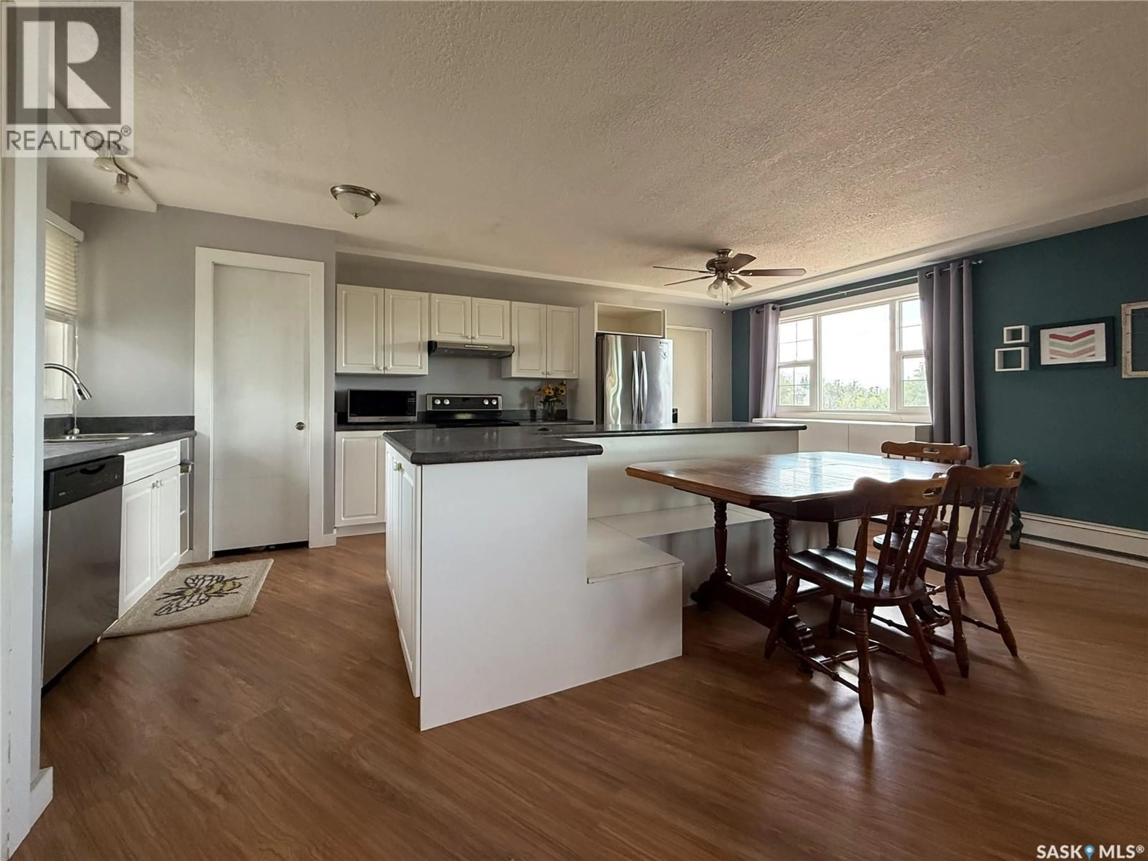 Open concept kitchen, wood/laminate floor for 223 2ND AVENUE, Frontier Saskatchewan S0N0W0