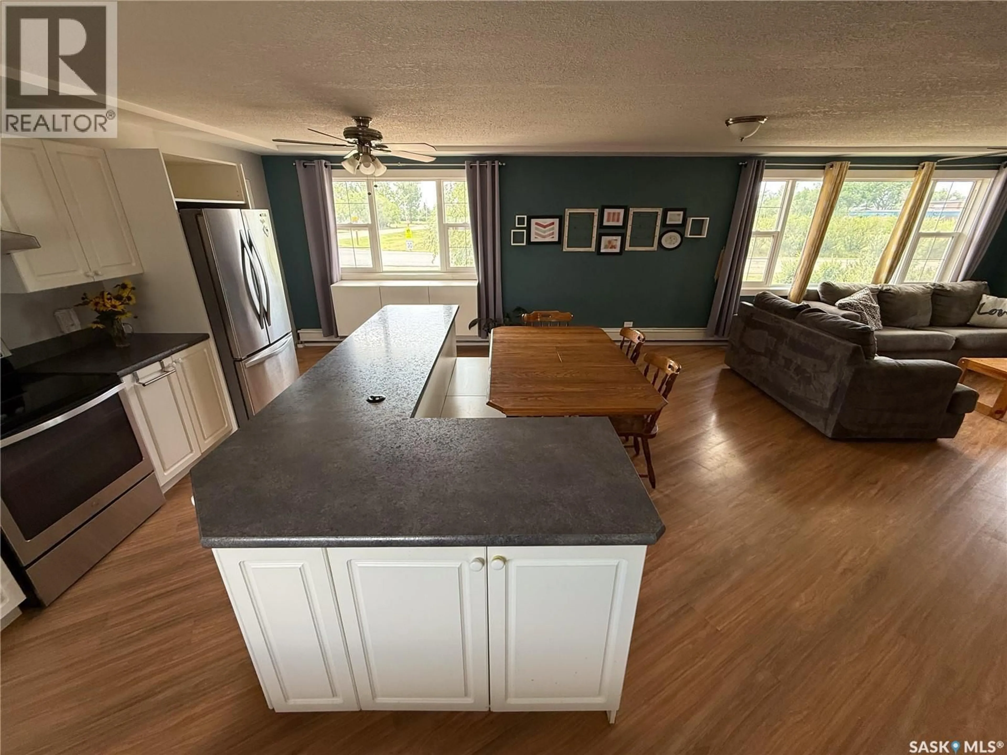 Open concept kitchen, unknown for 223 2ND AVENUE, Frontier Saskatchewan S0N0W0