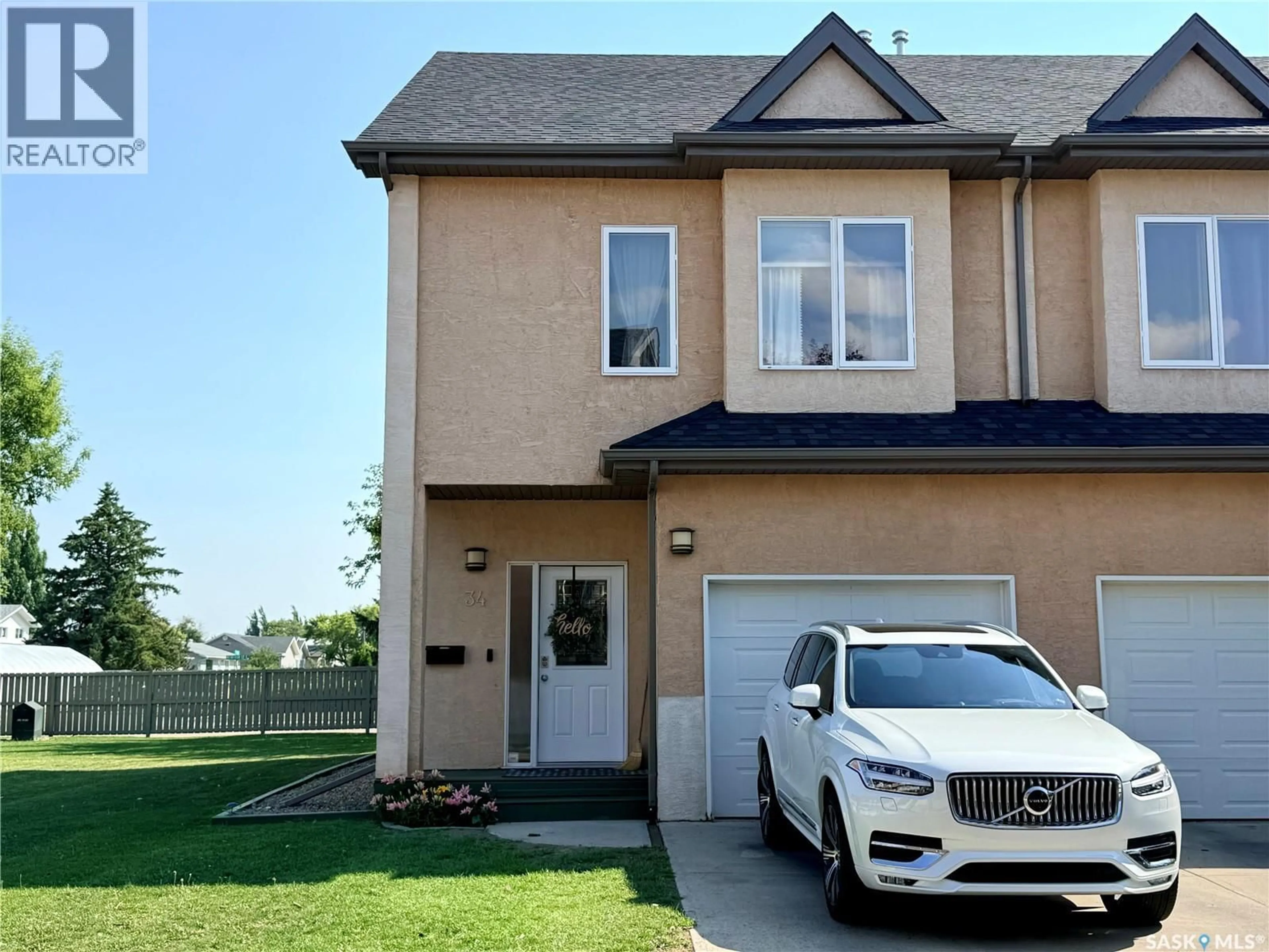 Home with vinyl exterior material, street for 34 MCINTOSH STREET E, Swift Current Saskatchewan S9H1H7