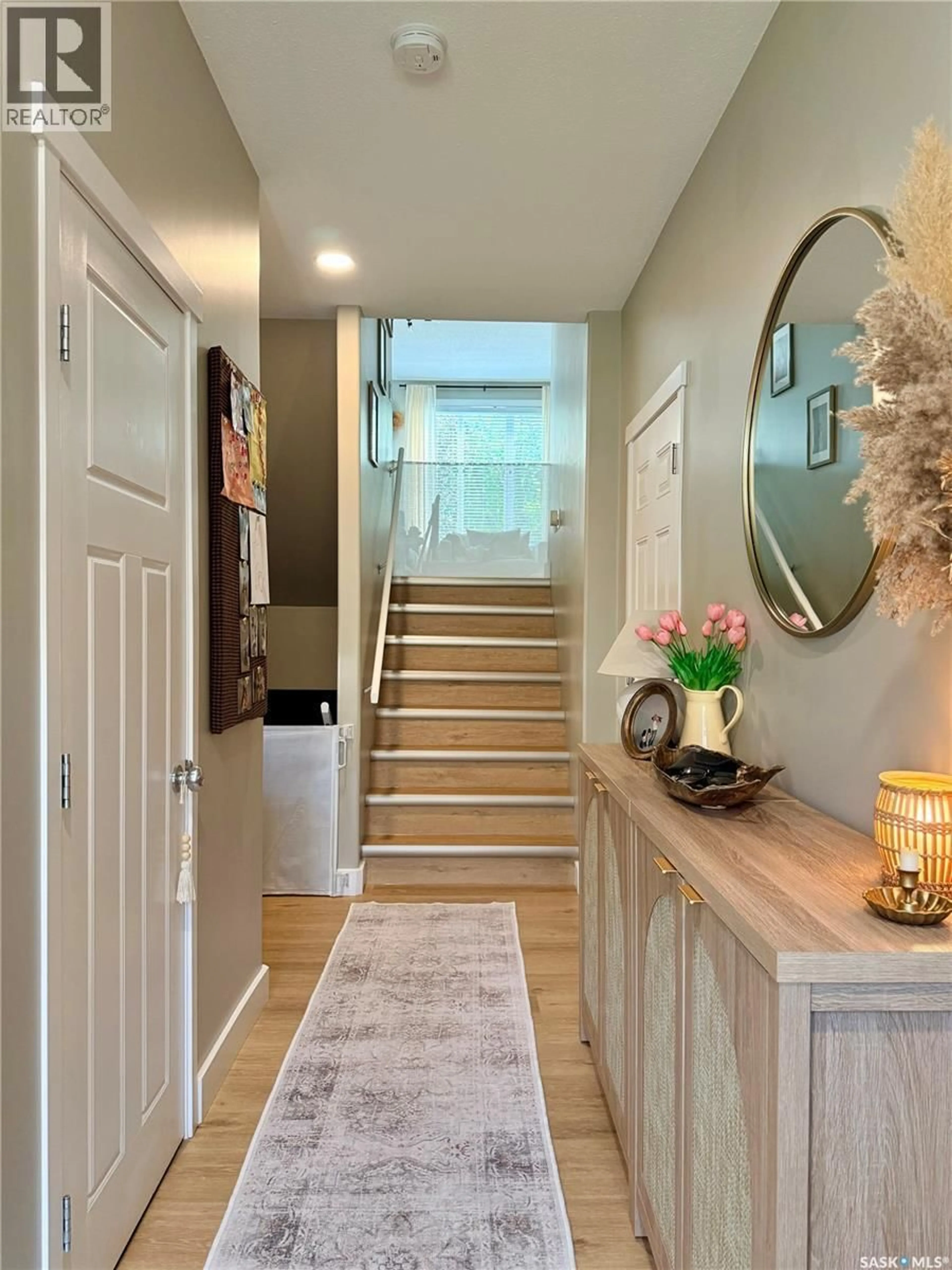 Indoor entryway for 34 MCINTOSH STREET E, Swift Current Saskatchewan S9H1H7