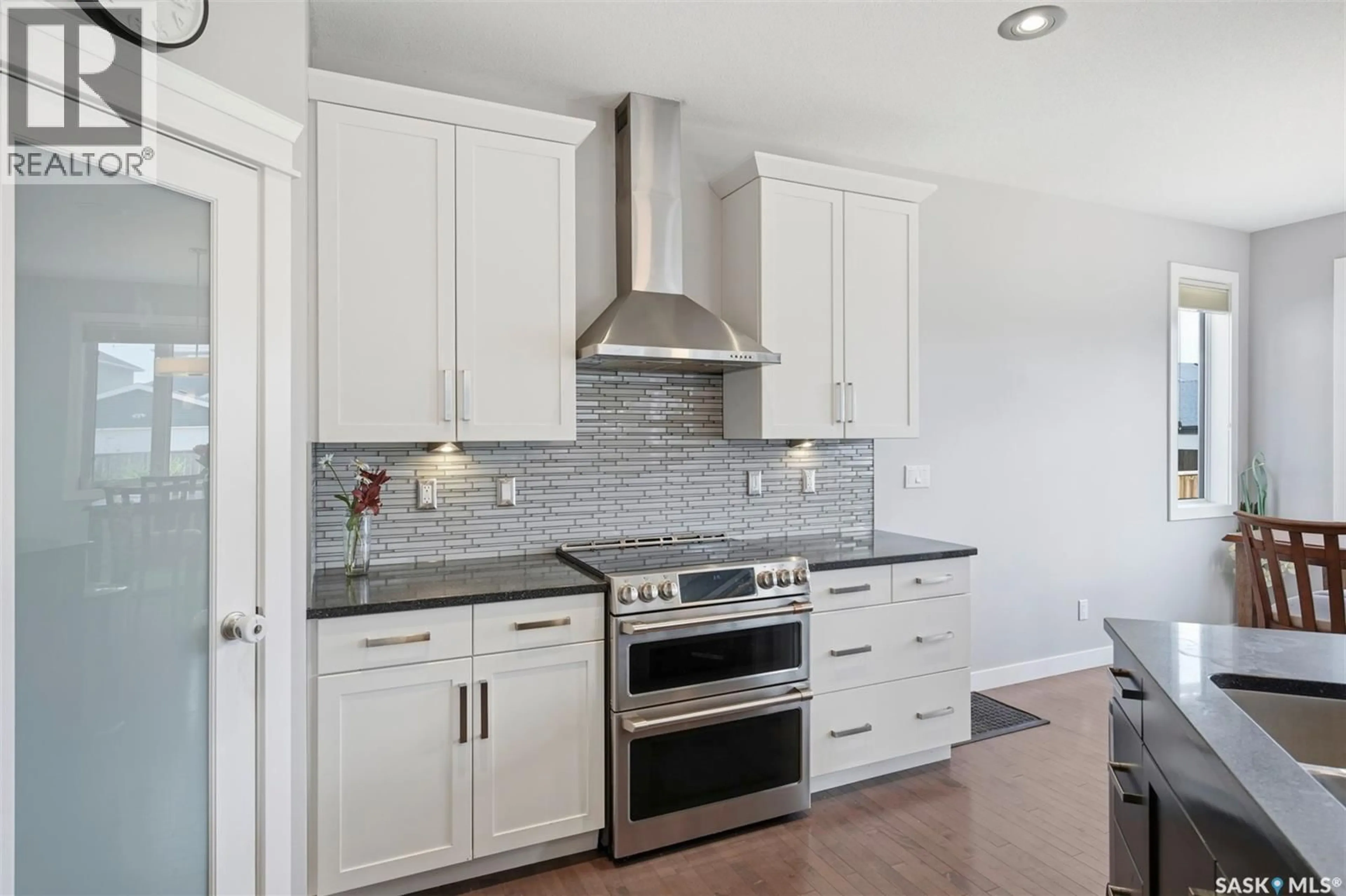 Contemporary kitchen, unknown for 1115 WERSCHNER CRESCENT, Saskatoon Saskatchewan S7V0A7