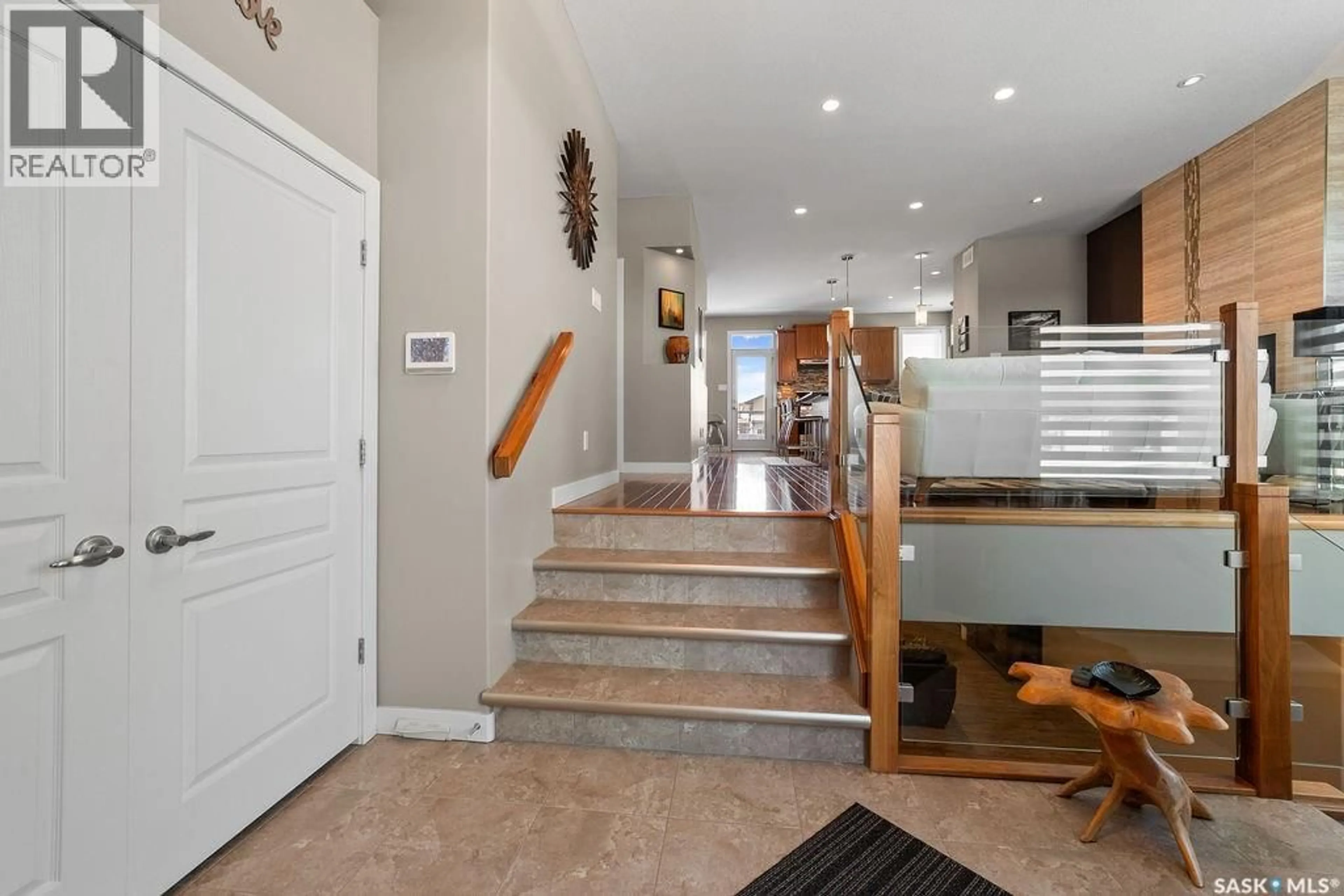 Indoor foyer for 4110 CHUKA DRIVE, Regina Saskatchewan S4V1N2