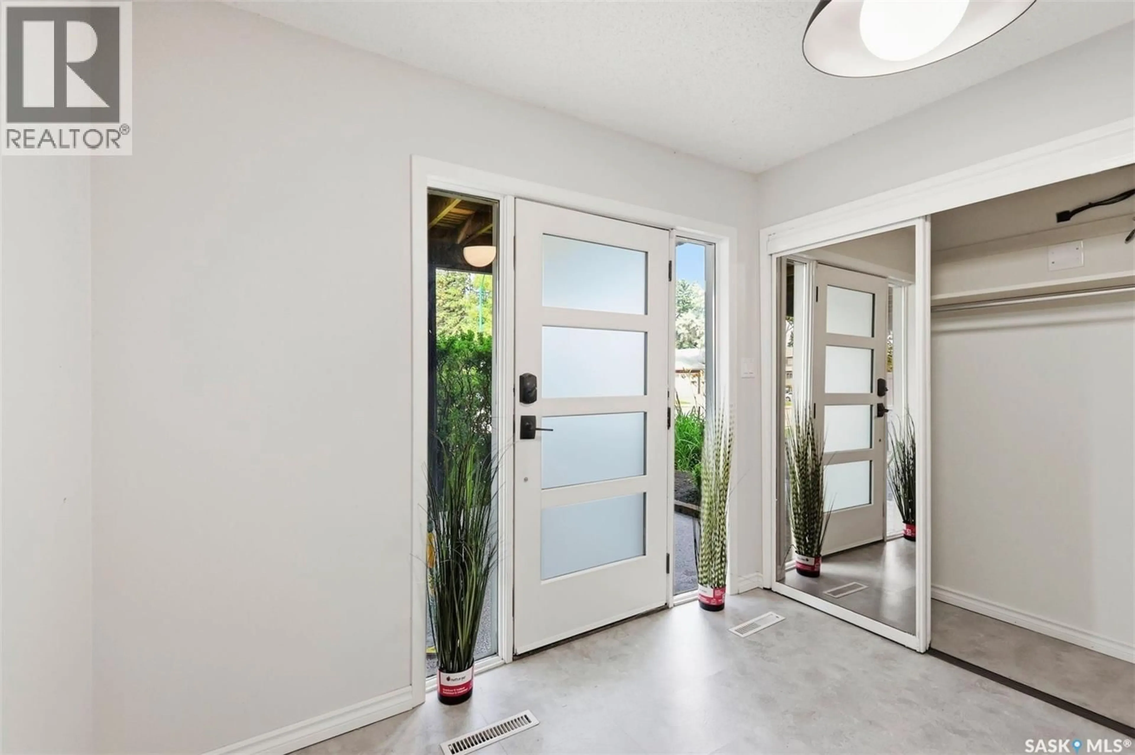 Indoor entryway for 65 RENNIE PLACE, Saskatoon Saskatchewan S7H4N8