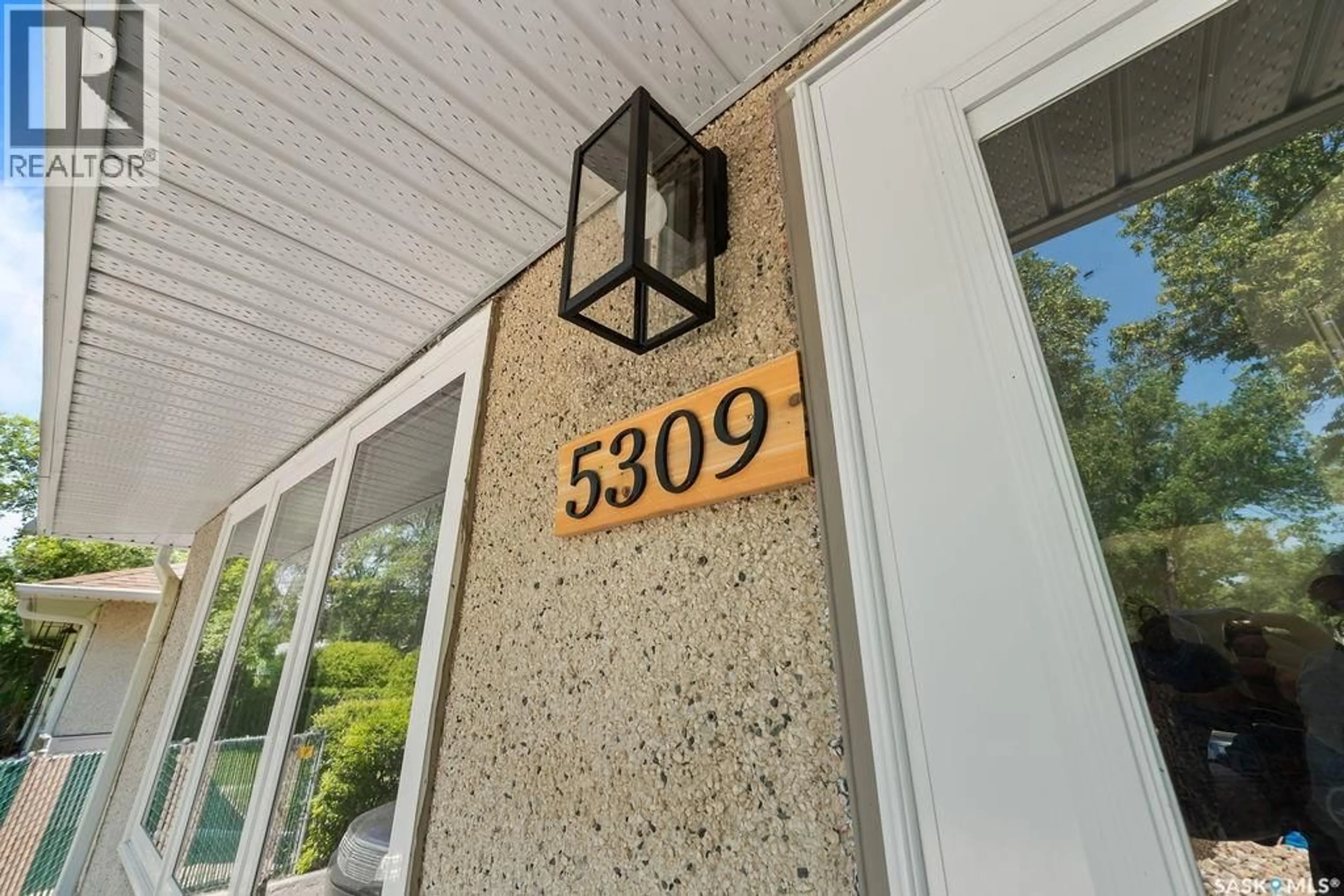 Indoor entryway for 5309 1ST AVENUE, Regina Saskatchewan S4T0A7