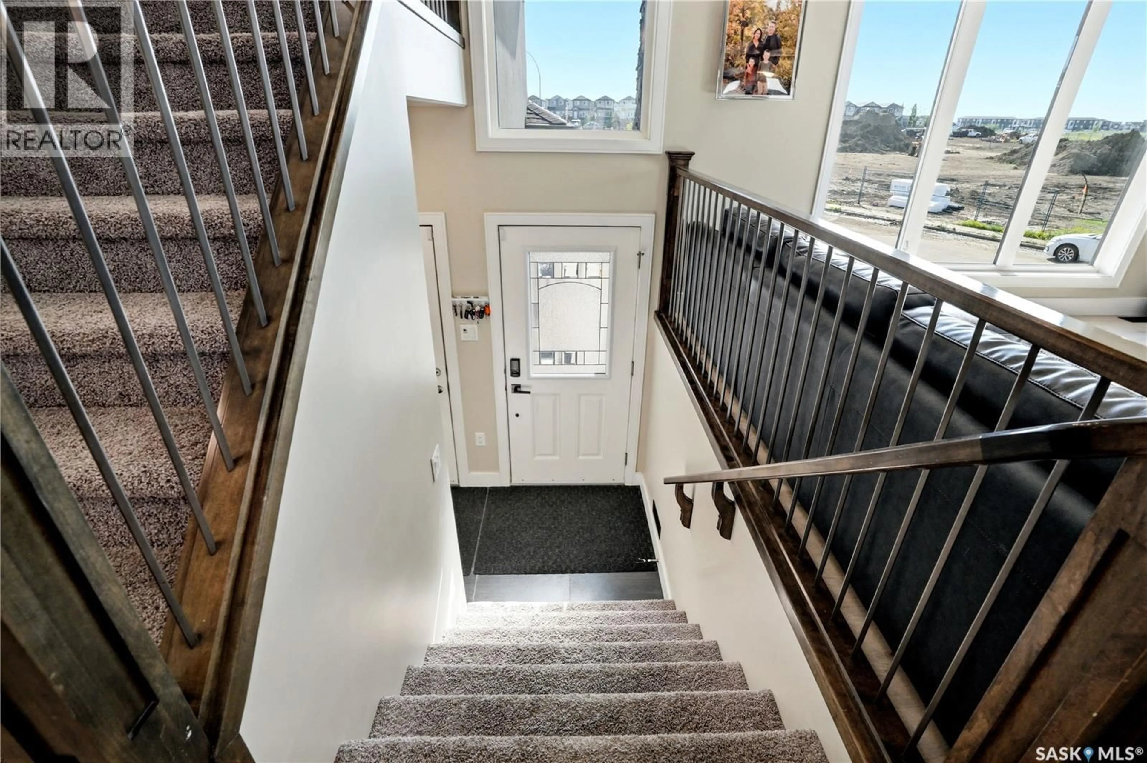 Indoor foyer for 822 WERSCHNER COURT, Saskatoon Saskatchewan S7V0A7