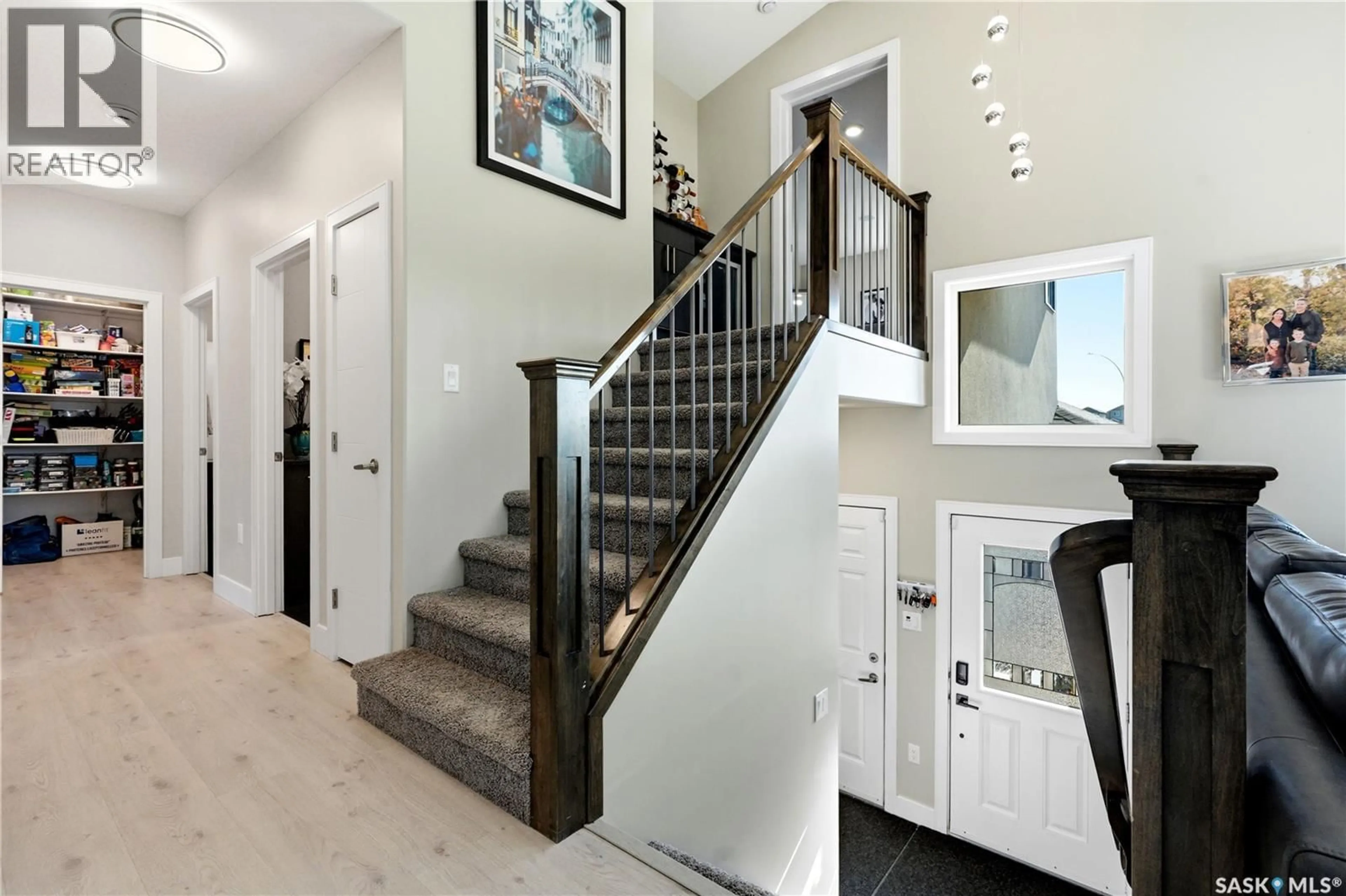 Stairs for 822 WERSCHNER COURT, Saskatoon Saskatchewan S7V0A7