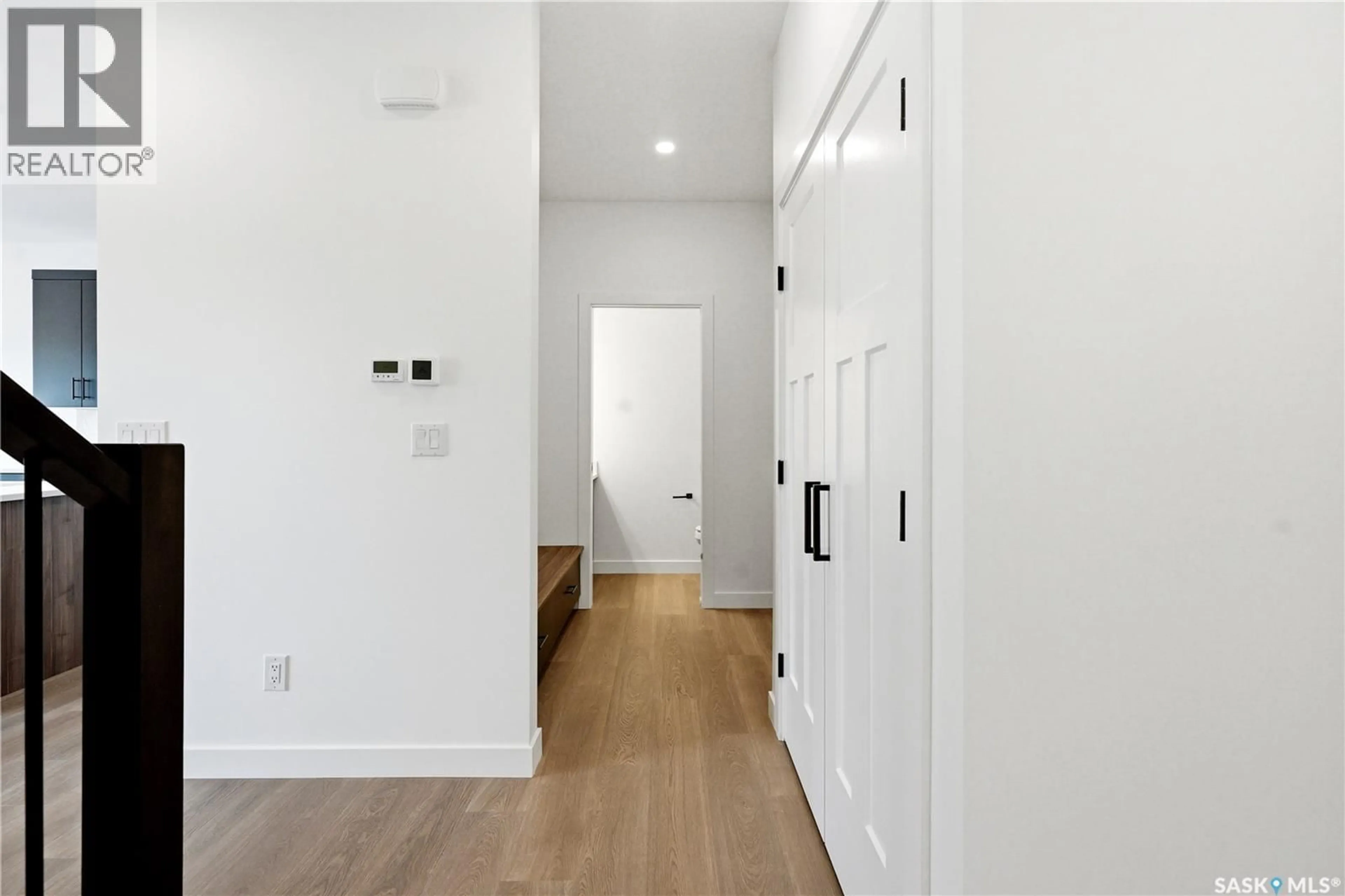 Indoor entryway for 255 DORAN WAY, Saskatoon Saskatchewan S7V1Z3
