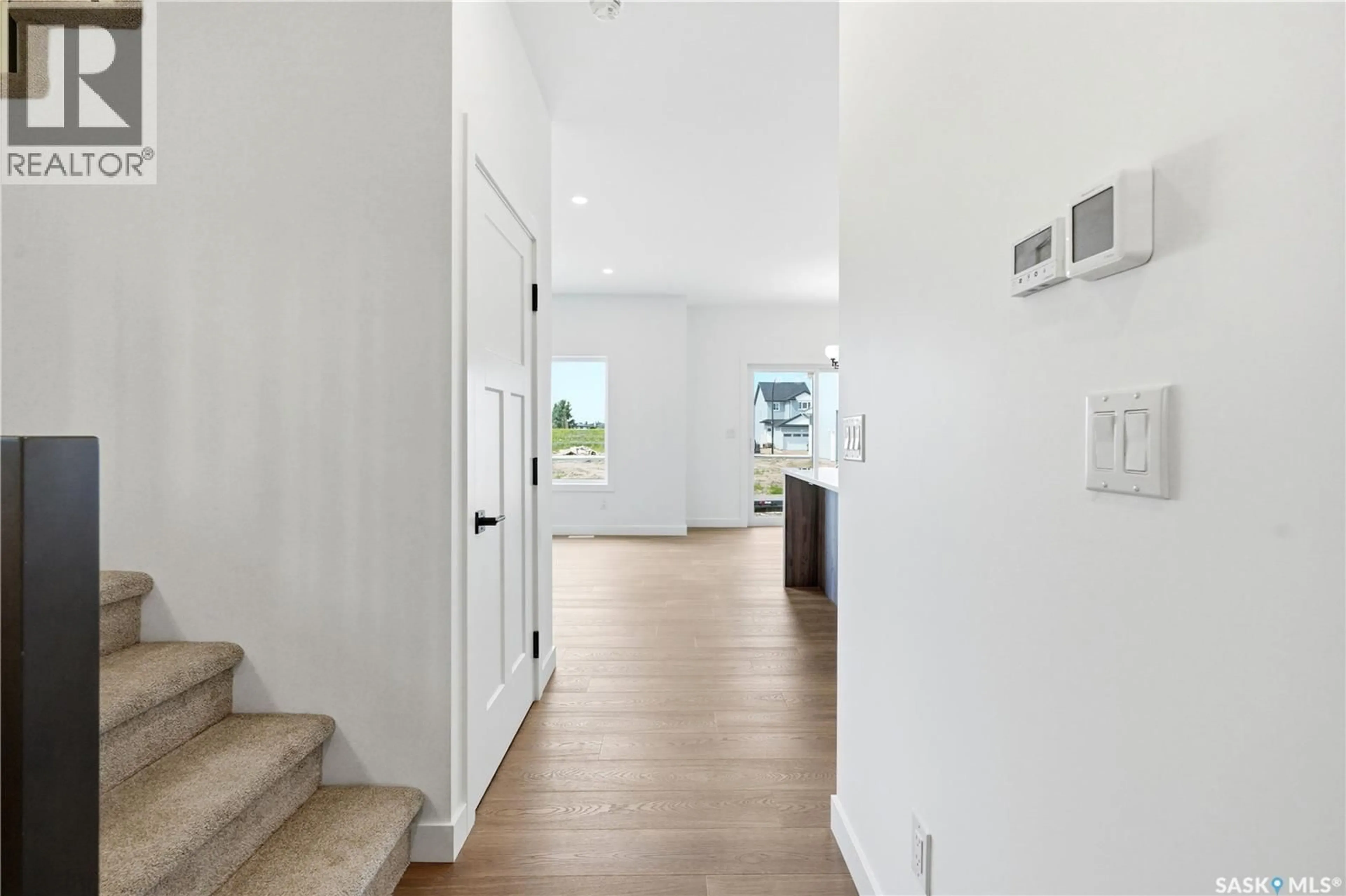Indoor entryway for 255 DORAN WAY, Saskatoon Saskatchewan S7V1Z3